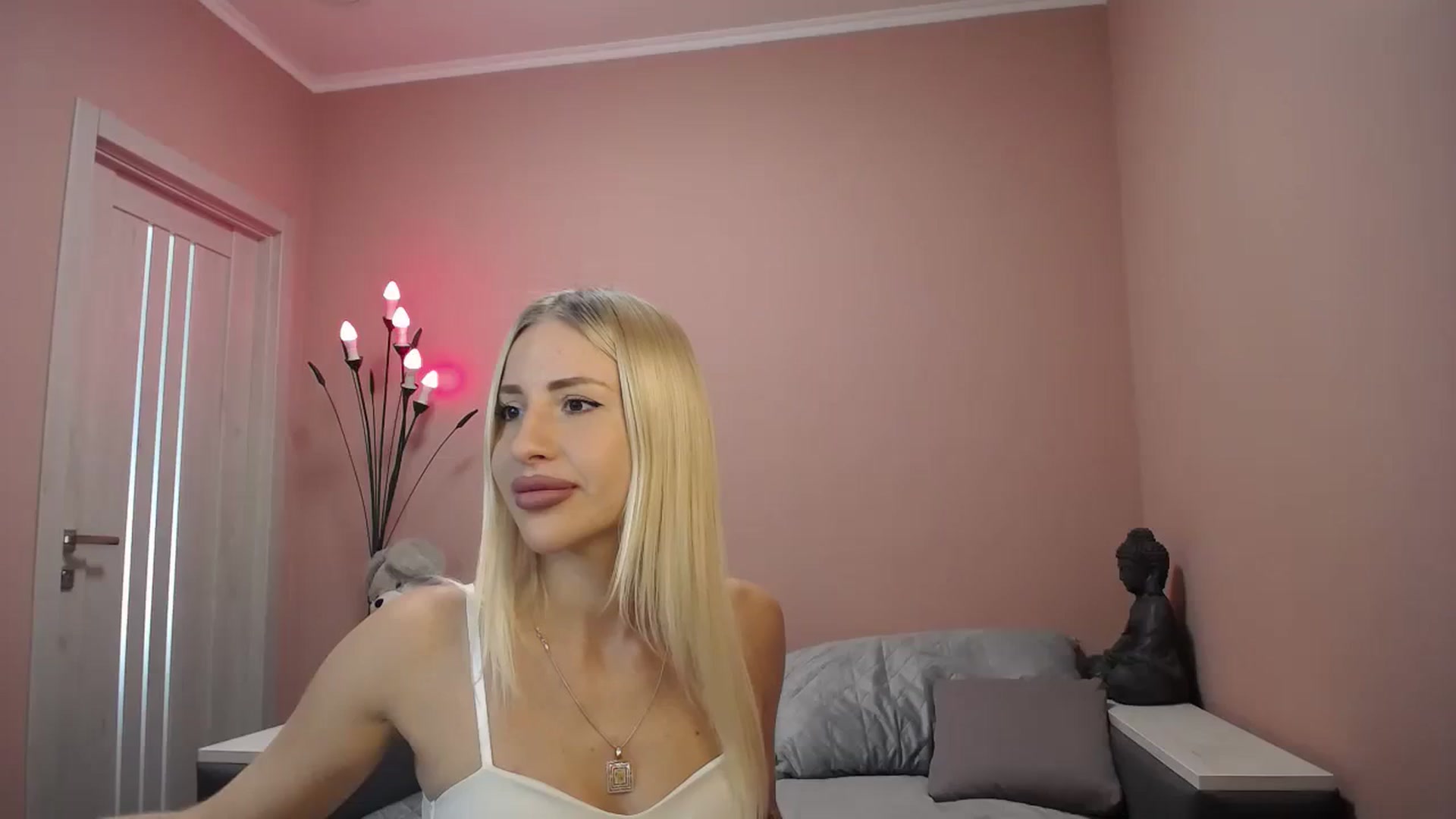 Gallery image thumbnail from KimKalash's myfreecams stream on, 08/19/2023, 08:49 image 3 of 20