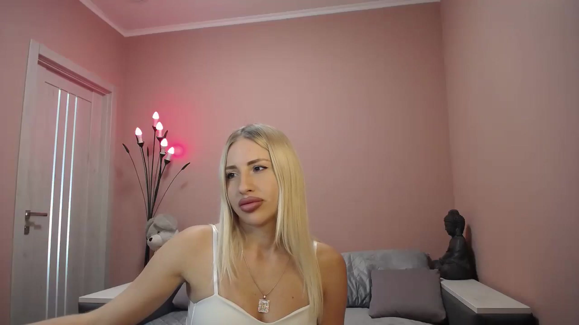 Gallery image thumbnail from KimKalash's myfreecams stream on, 08/19/2023, 08:49 image 4 of 20