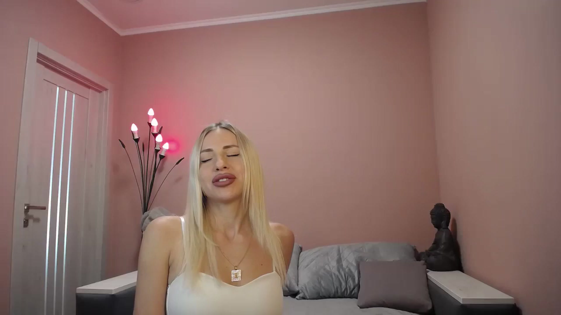 Gallery image thumbnail from KimKalash's myfreecams stream on, 08/19/2023, 08:49 image 2 of 20