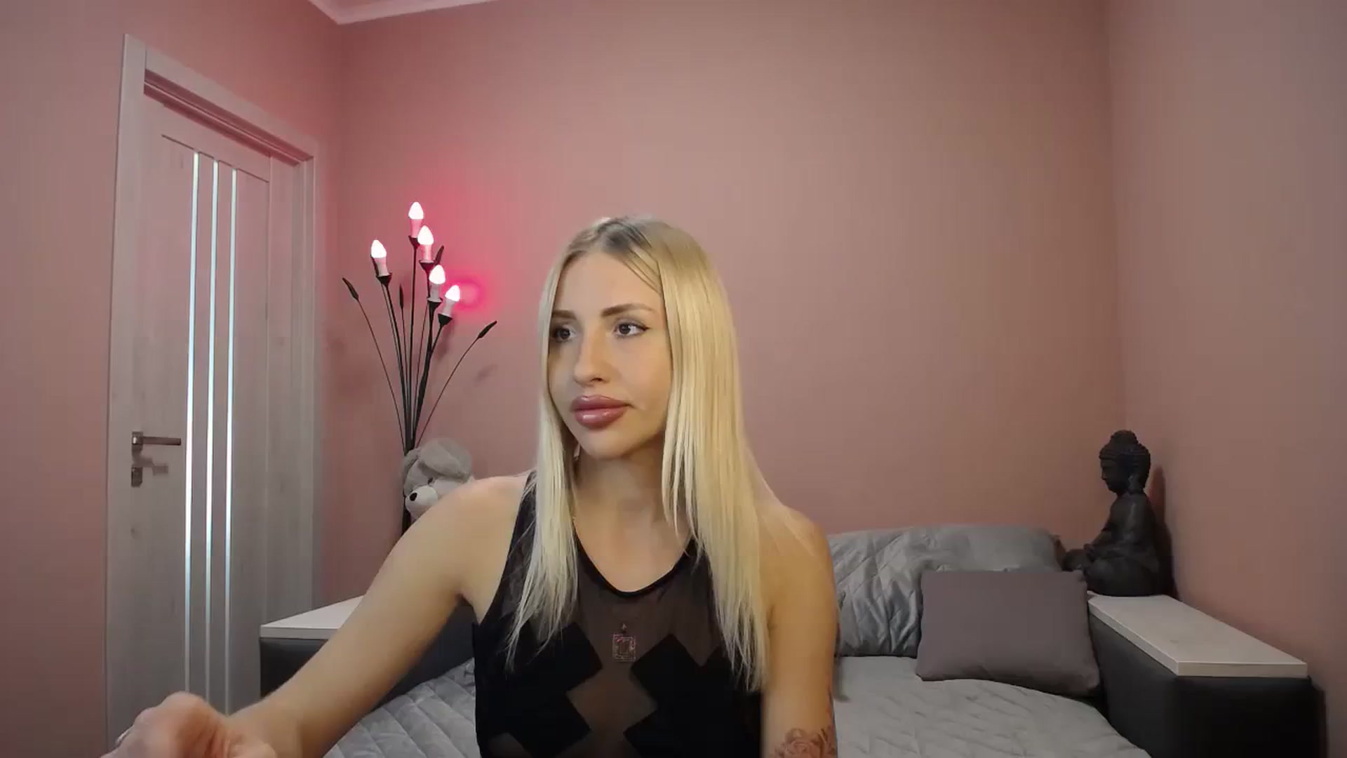 Gallery image thumbnail from KimKalash's myfreecams stream on, 08/19/2023, 09:58 image 1 of 20