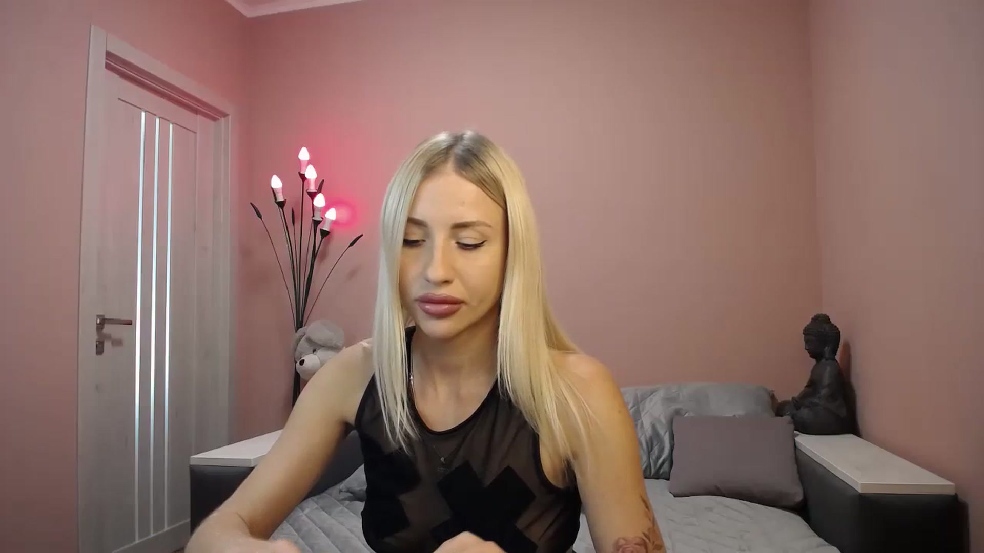 Gallery image thumbnail from KimKalash's myfreecams stream on, 08/19/2023, 09:58 image 17 of 20