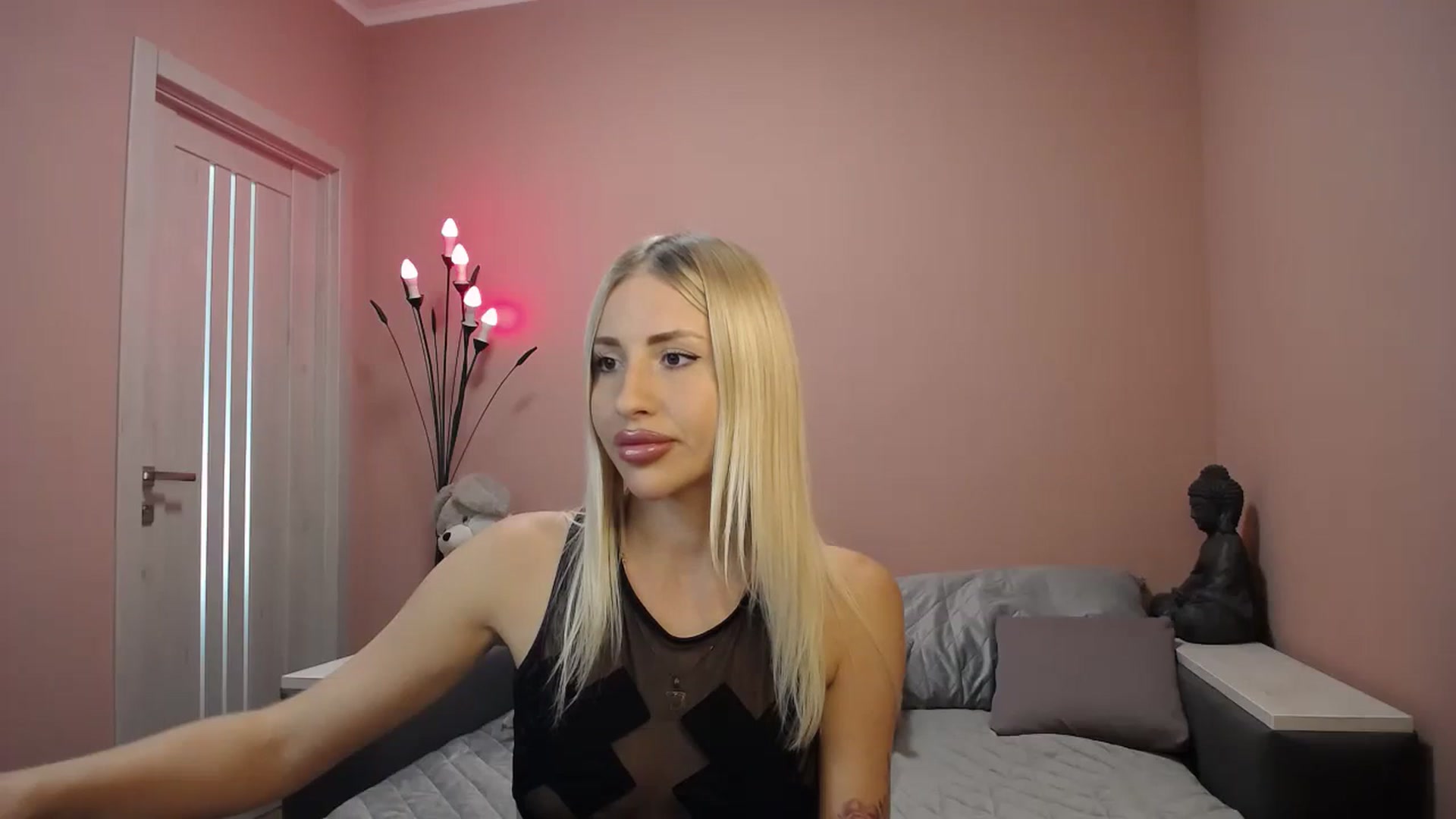 Gallery image thumbnail from KimKalash's myfreecams stream on, 08/19/2023, 09:58 image 2 of 20
