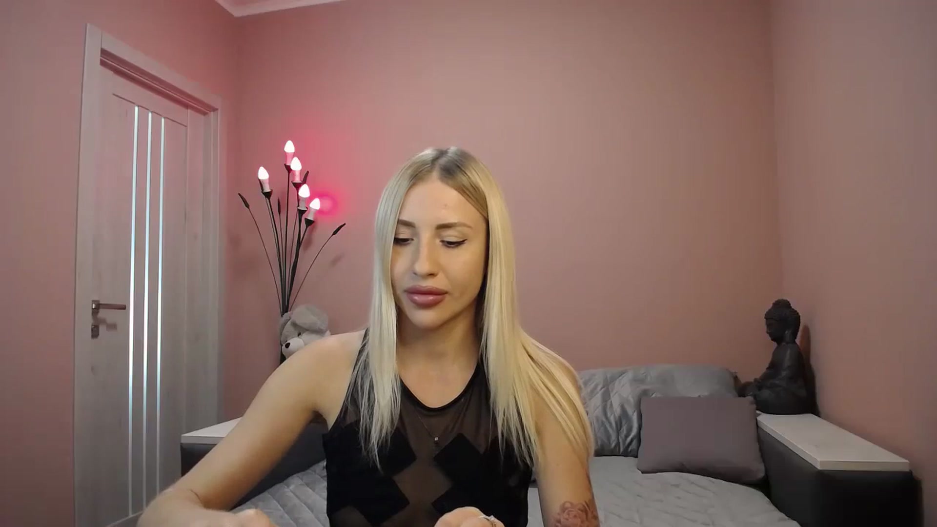 Gallery image thumbnail from KimKalash's myfreecams stream on, 08/19/2023, 09:58 image 10 of 20