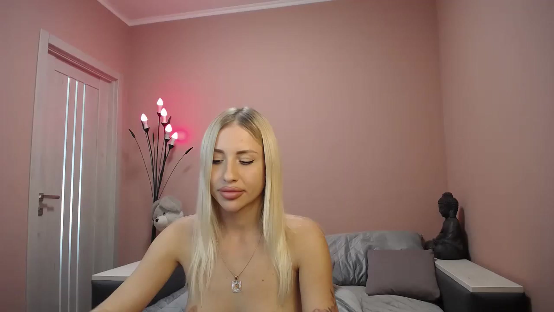 Gallery image thumbnail from KimKalash's myfreecams stream on, 08/19/2023, 11:14 image 15 of 20