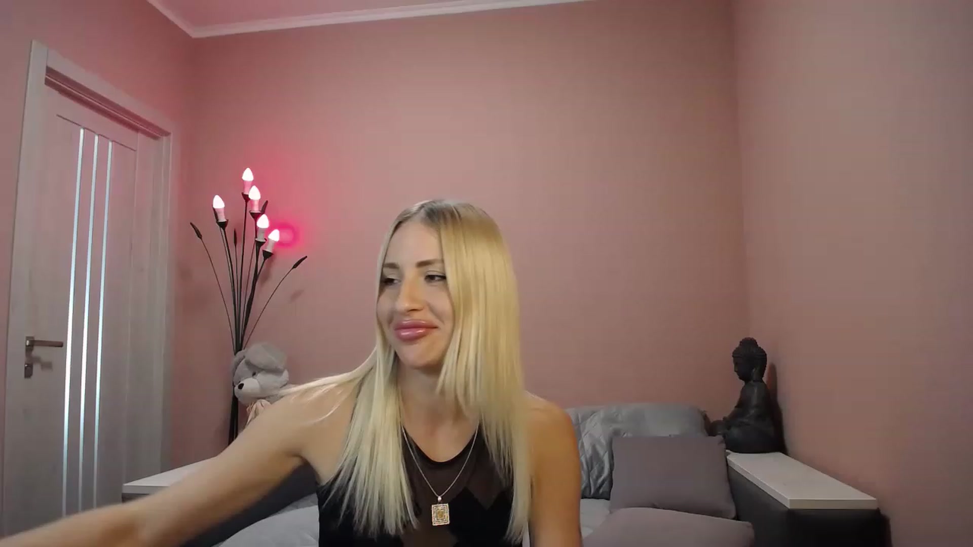 Gallery image thumbnail from KimKalash's myfreecams stream on, 08/19/2023, 13:08 image 1 of 20