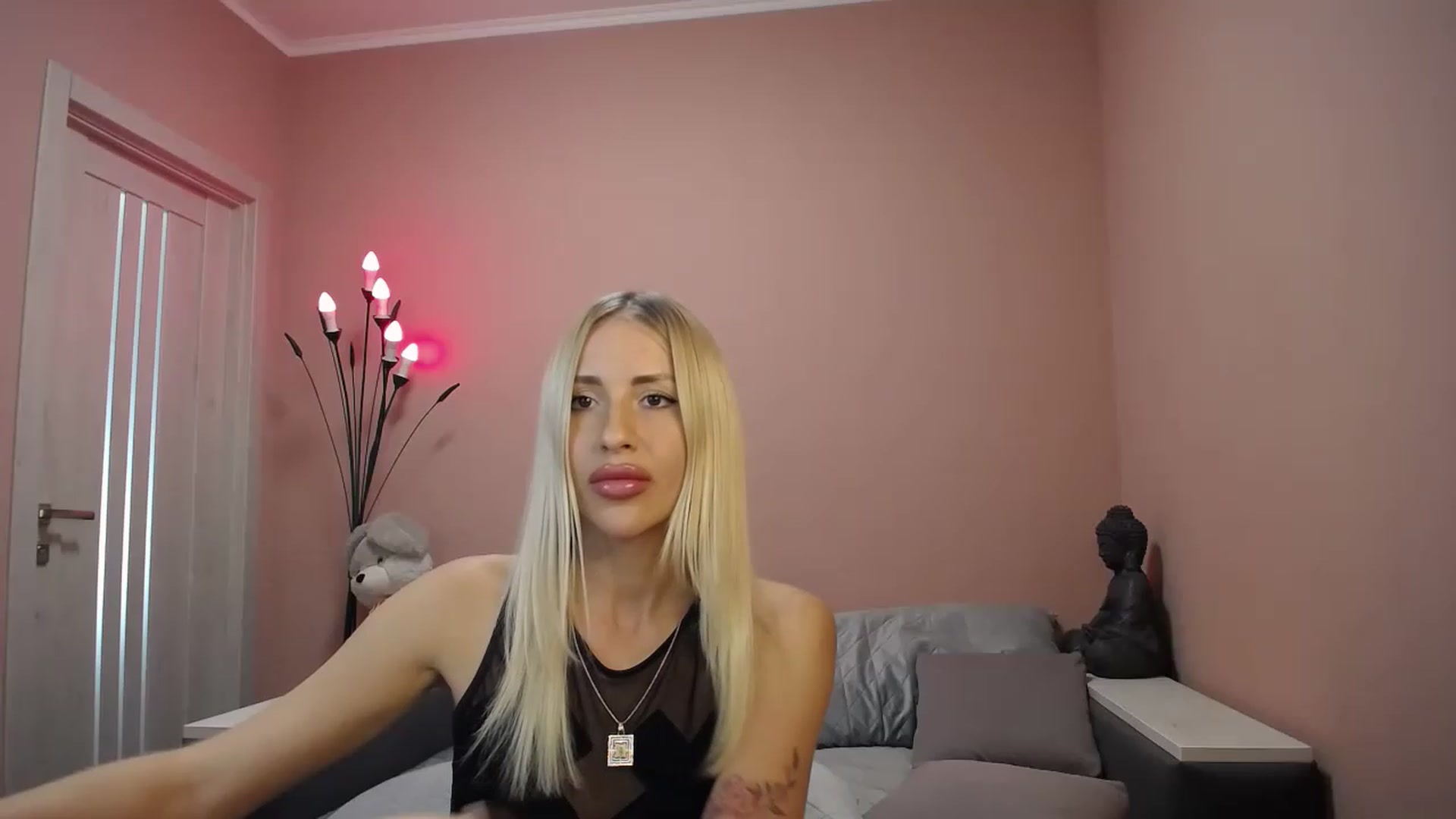 Gallery image thumbnail from KimKalash's myfreecams stream on, 08/19/2023, 13:08 image 2 of 20