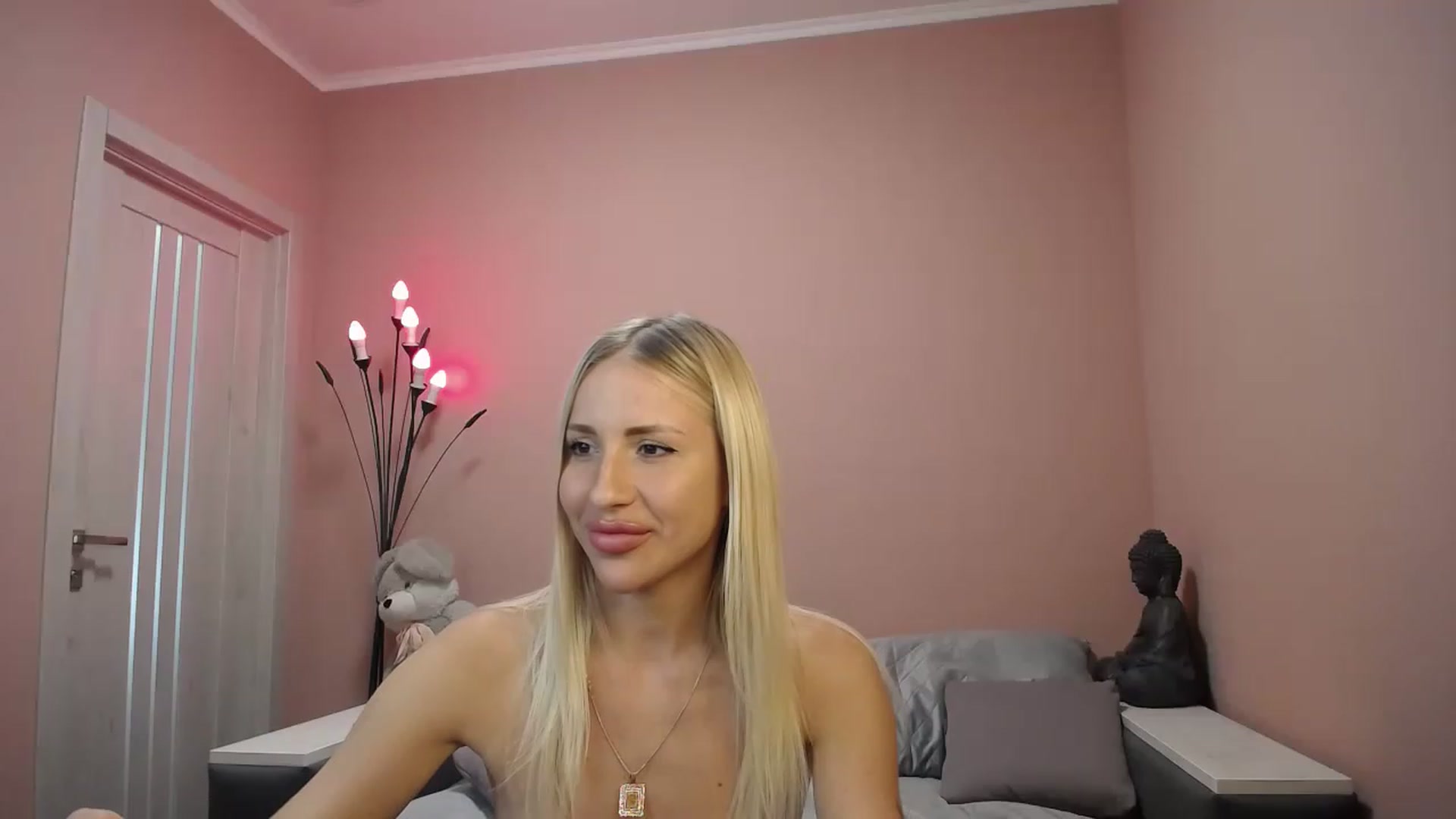 Gallery image thumbnail from KimKalash's myfreecams stream on, 08/19/2023, 13:47 image 13 of 20