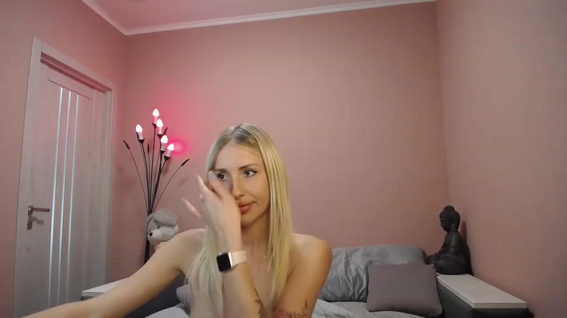 Gallery image thumbnail from KimKalash's myfreecams stream on, 08/19/2023, 13:47 image 17 of 20