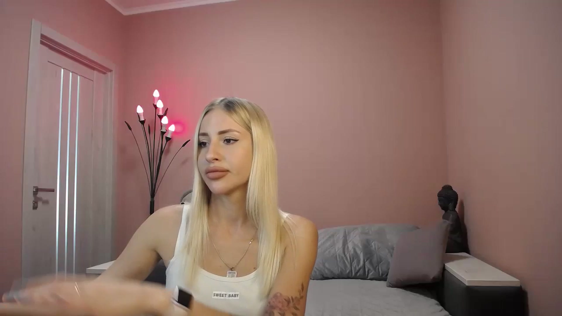 Gallery image thumbnail from KimKalash's myfreecams stream on, 08/20/2023, 08:34 image 11 of 20