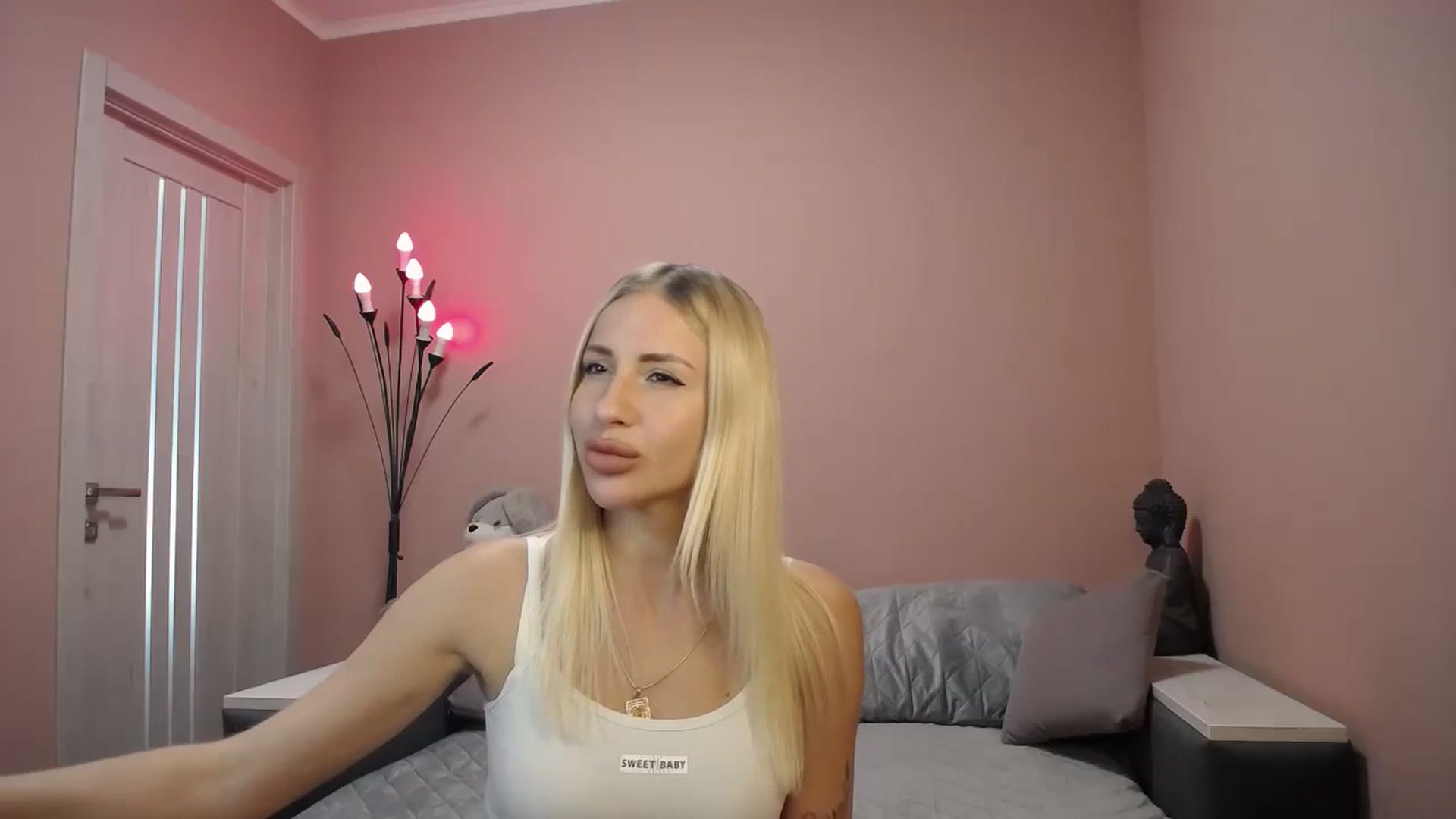 Gallery image thumbnail from KimKalash's myfreecams stream on, 08/20/2023, 08:34 image 2 of 20