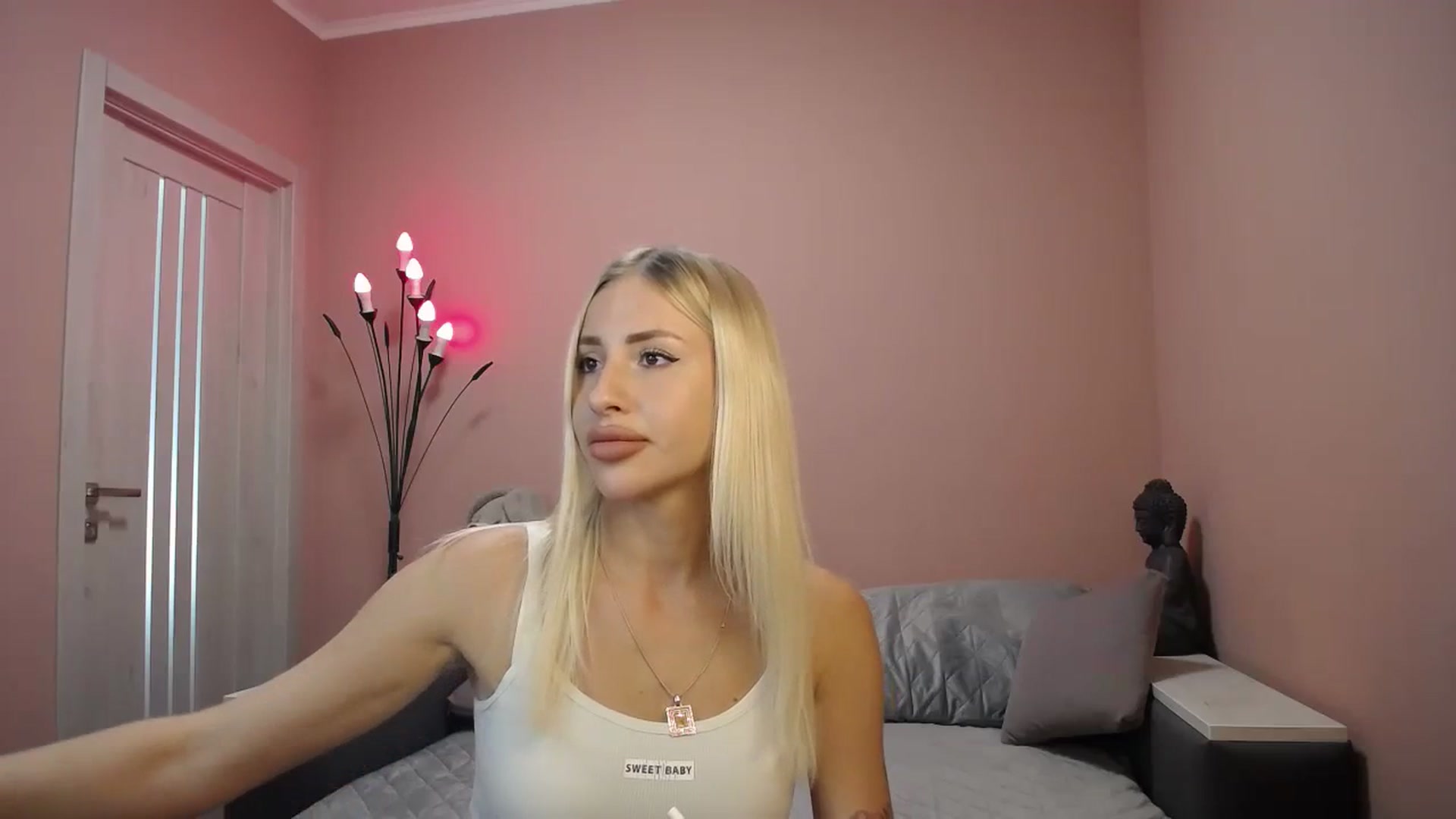 Gallery image thumbnail from KimKalash's myfreecams stream on, 08/20/2023, 08:34 image 8 of 20