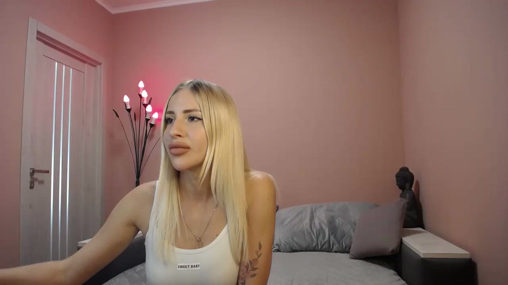 Gallery image thumbnail from KimKalash's myfreecams stream on, 08/20/2023, 08:34 image 3 of 20