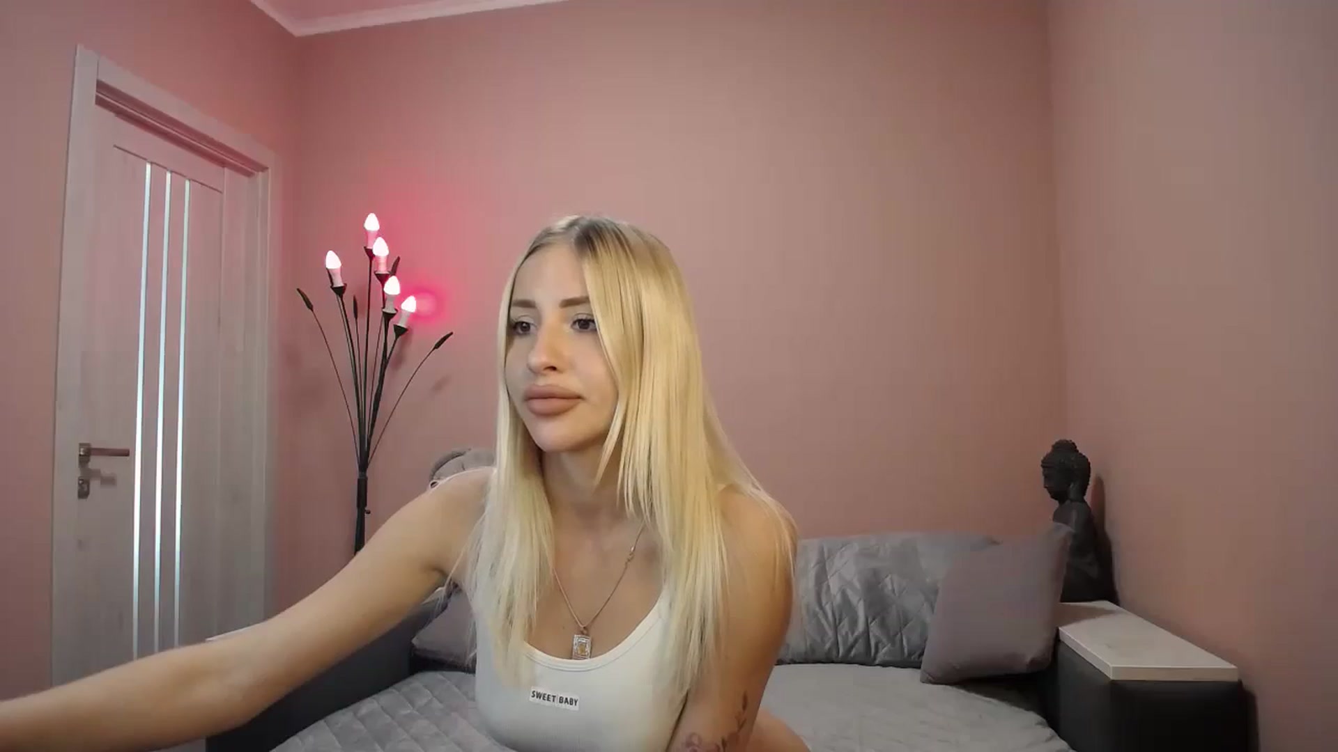 Gallery image thumbnail from KimKalash's myfreecams stream on, 08/20/2023, 08:34 image 14 of 20