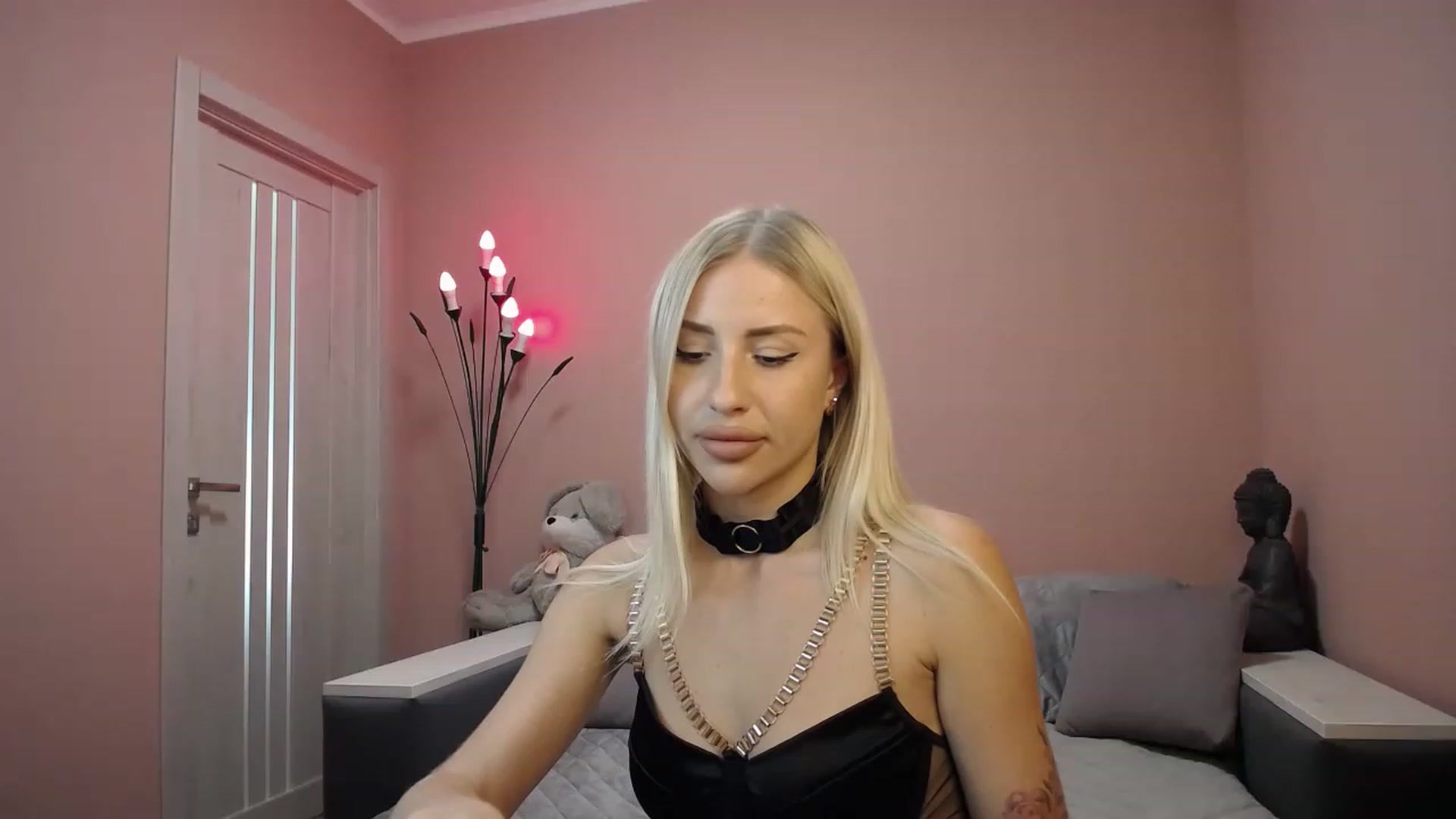 Gallery image thumbnail from KimKalash's myfreecams stream on, 08/21/2023, 08:43 image 10 of 20