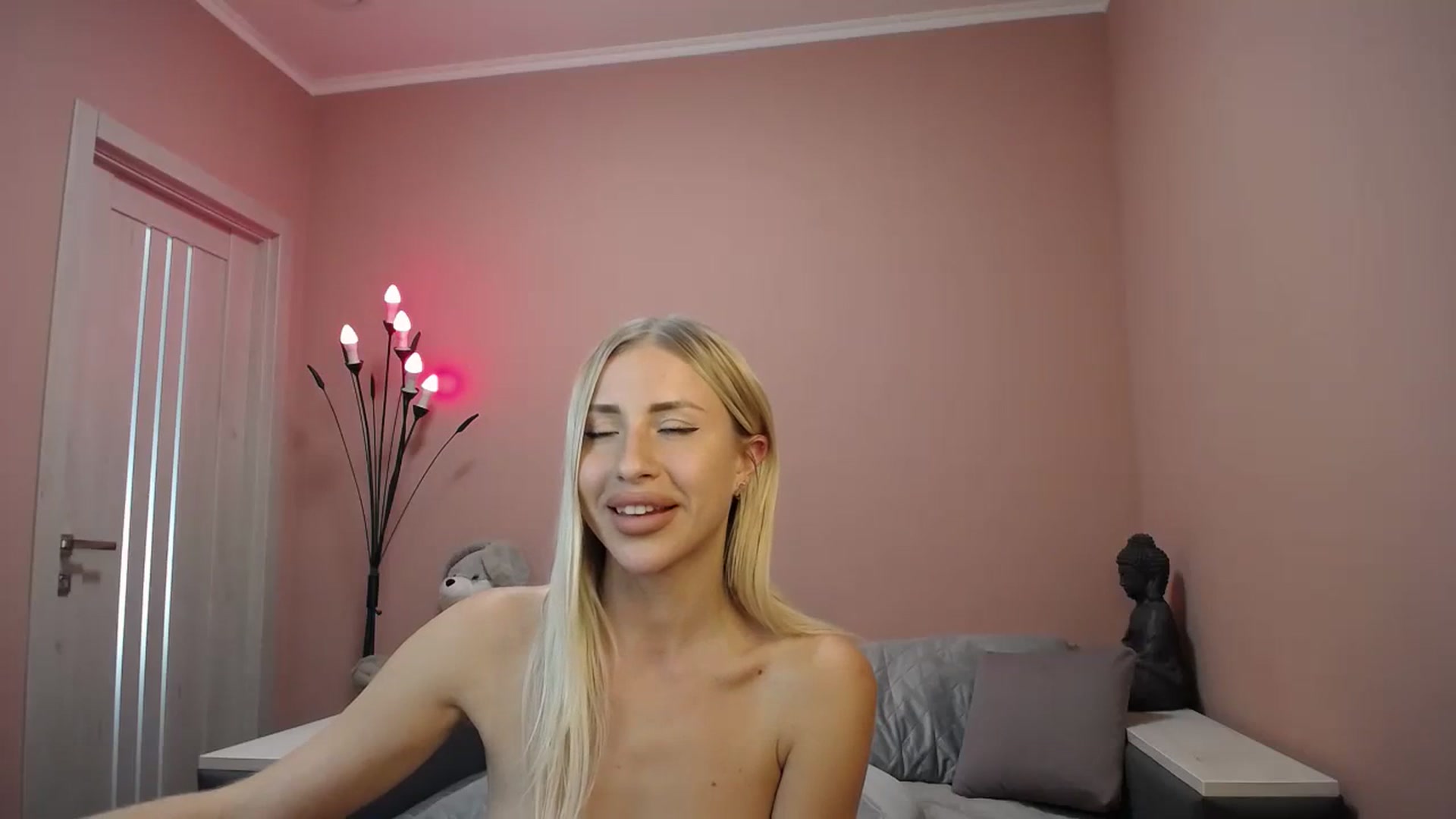 Gallery image thumbnail from KimKalash's myfreecams stream on, 08/21/2023, 13:05 image 12 of 20