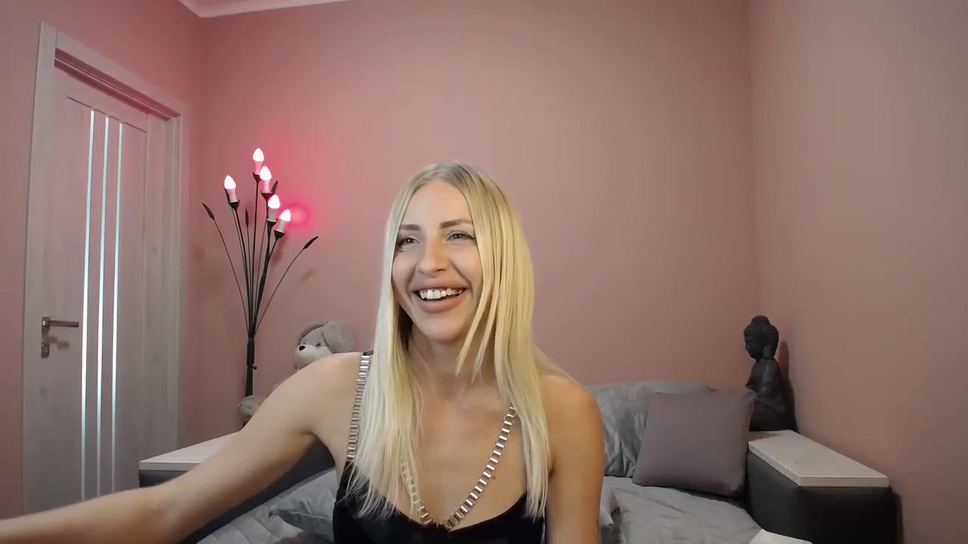 Gallery image thumbnail from KimKalash's myfreecams stream on, 08/21/2023, 13:05 image 4 of 20