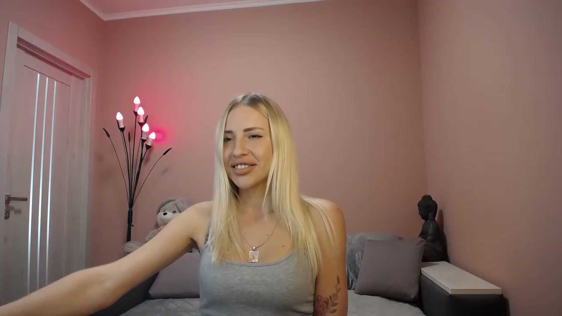 Gallery image thumbnail from KimKalash's myfreecams stream on, 08/25/2023, 08:35 image 12 of 20
