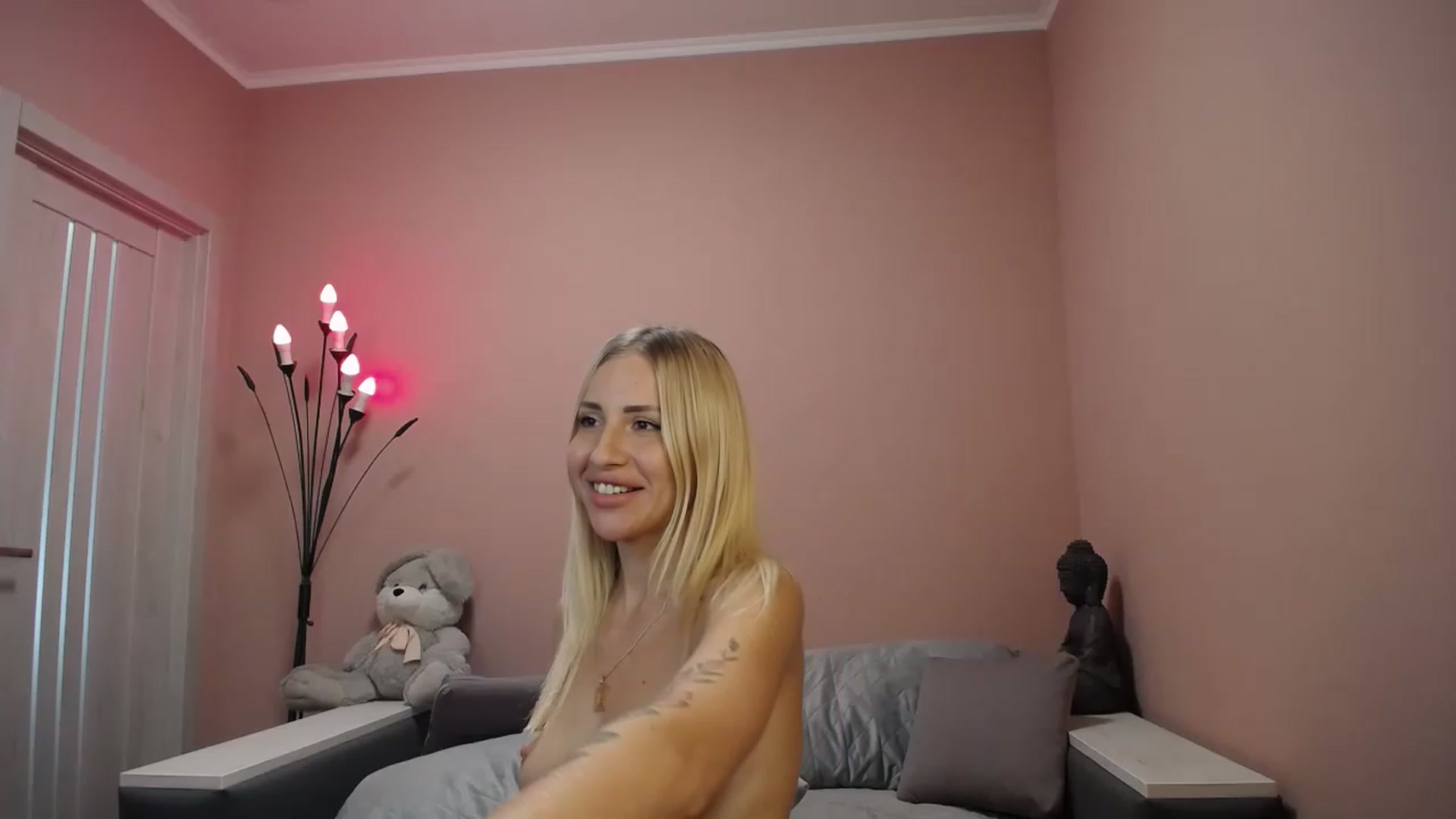 Gallery image thumbnail from KimKalash's myfreecams stream on, 08/25/2023, 11:57 image 6 of 20