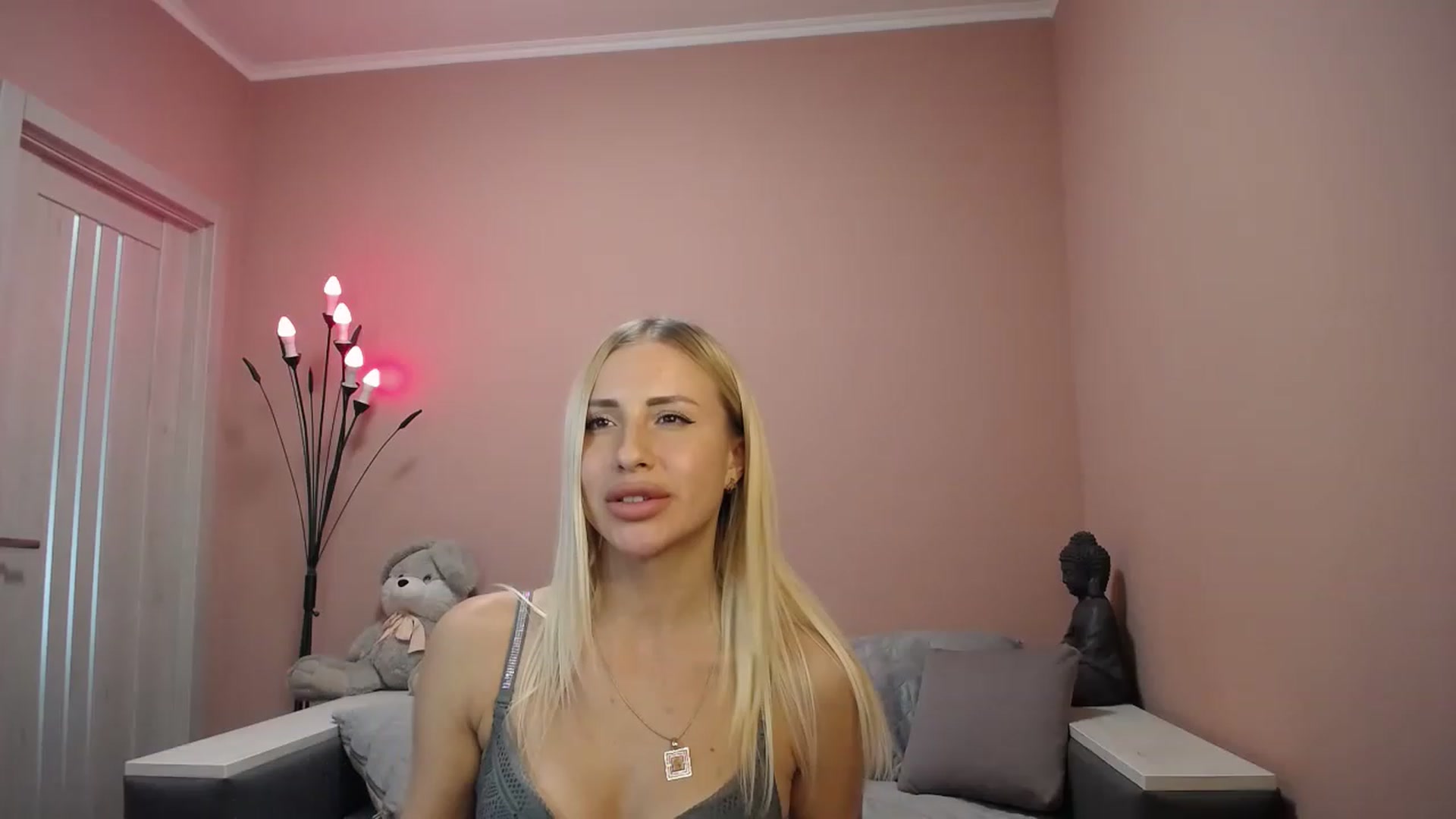 Gallery image thumbnail from KimKalash's myfreecams stream on, 08/25/2023, 11:57 image 19 of 20