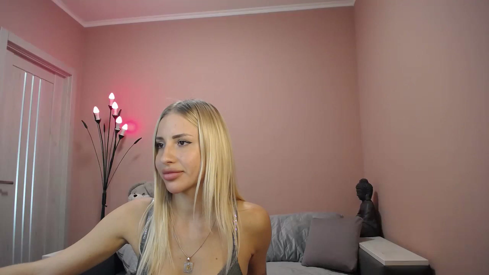 Gallery image thumbnail from KimKalash's myfreecams stream on, 08/25/2023, 11:57 image 16 of 20