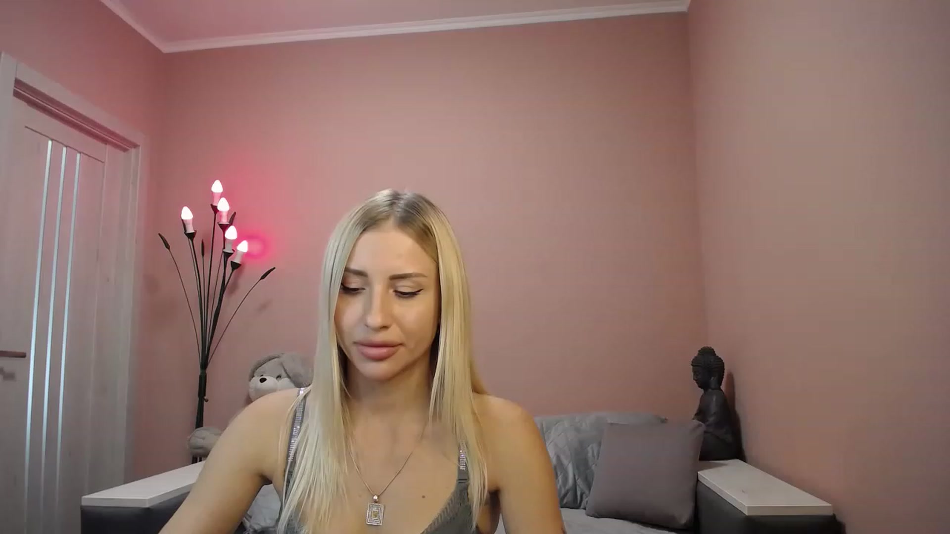 Gallery image thumbnail from KimKalash's myfreecams stream on, 08/25/2023, 11:57 image 17 of 20