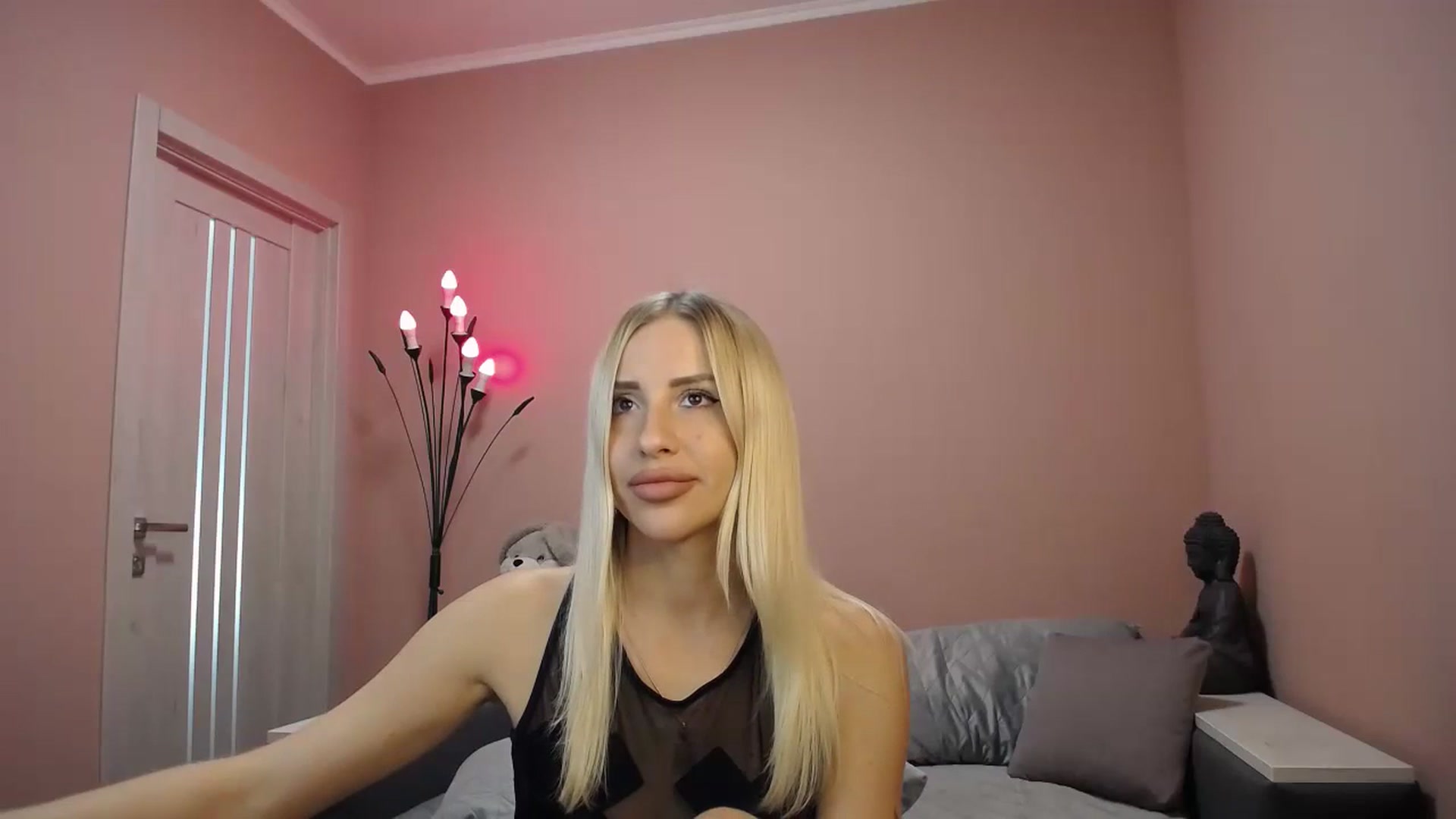 Gallery image thumbnail from KimKalash's myfreecams stream on, 08/28/2023, 10:15 image 4 of 20