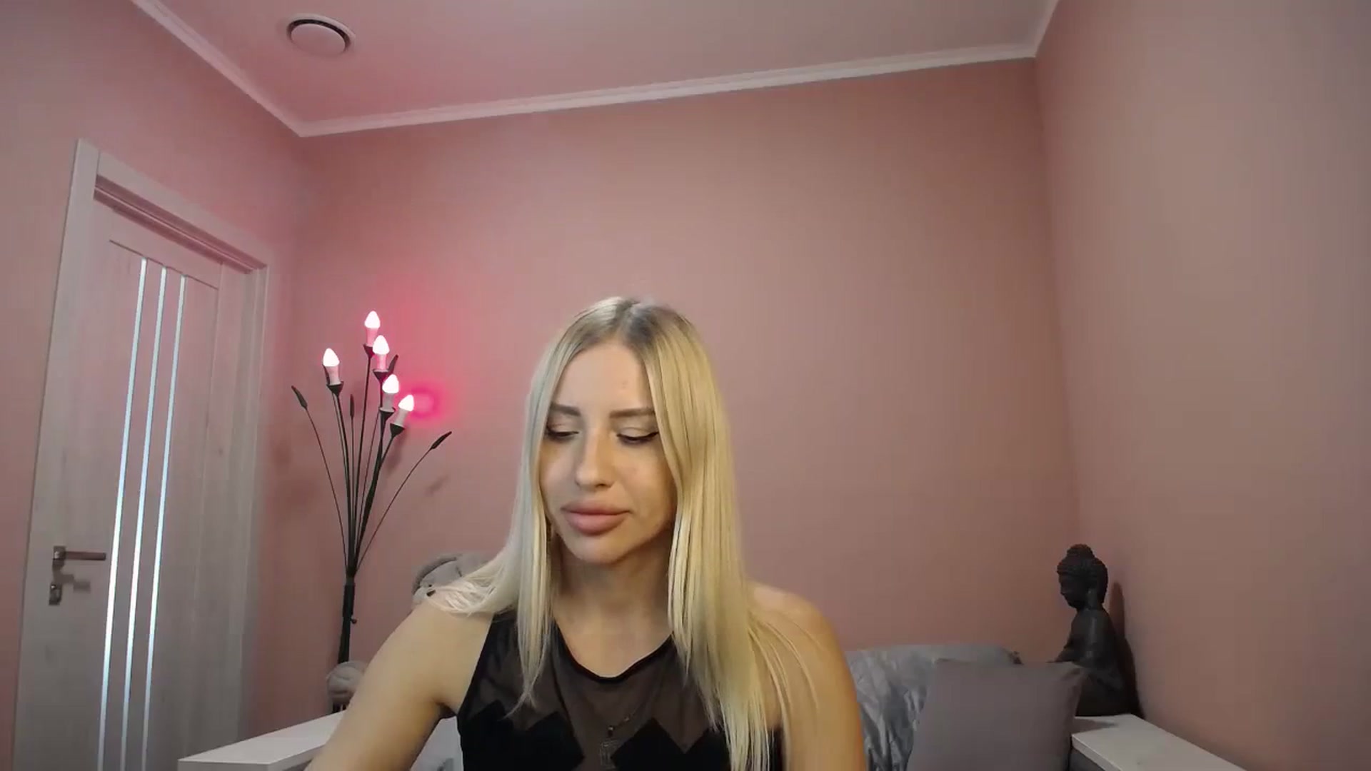 Gallery image thumbnail from KimKalash's myfreecams stream on, 08/28/2023, 10:15 image 14 of 20