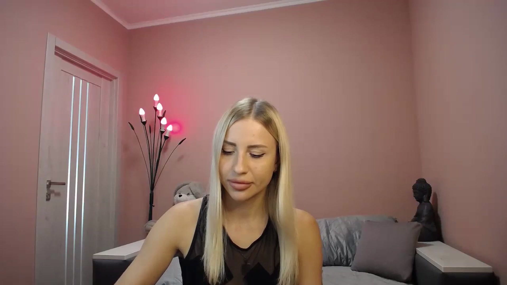 Gallery image thumbnail from KimKalash's myfreecams stream on, 08/28/2023, 10:15 image 6 of 20