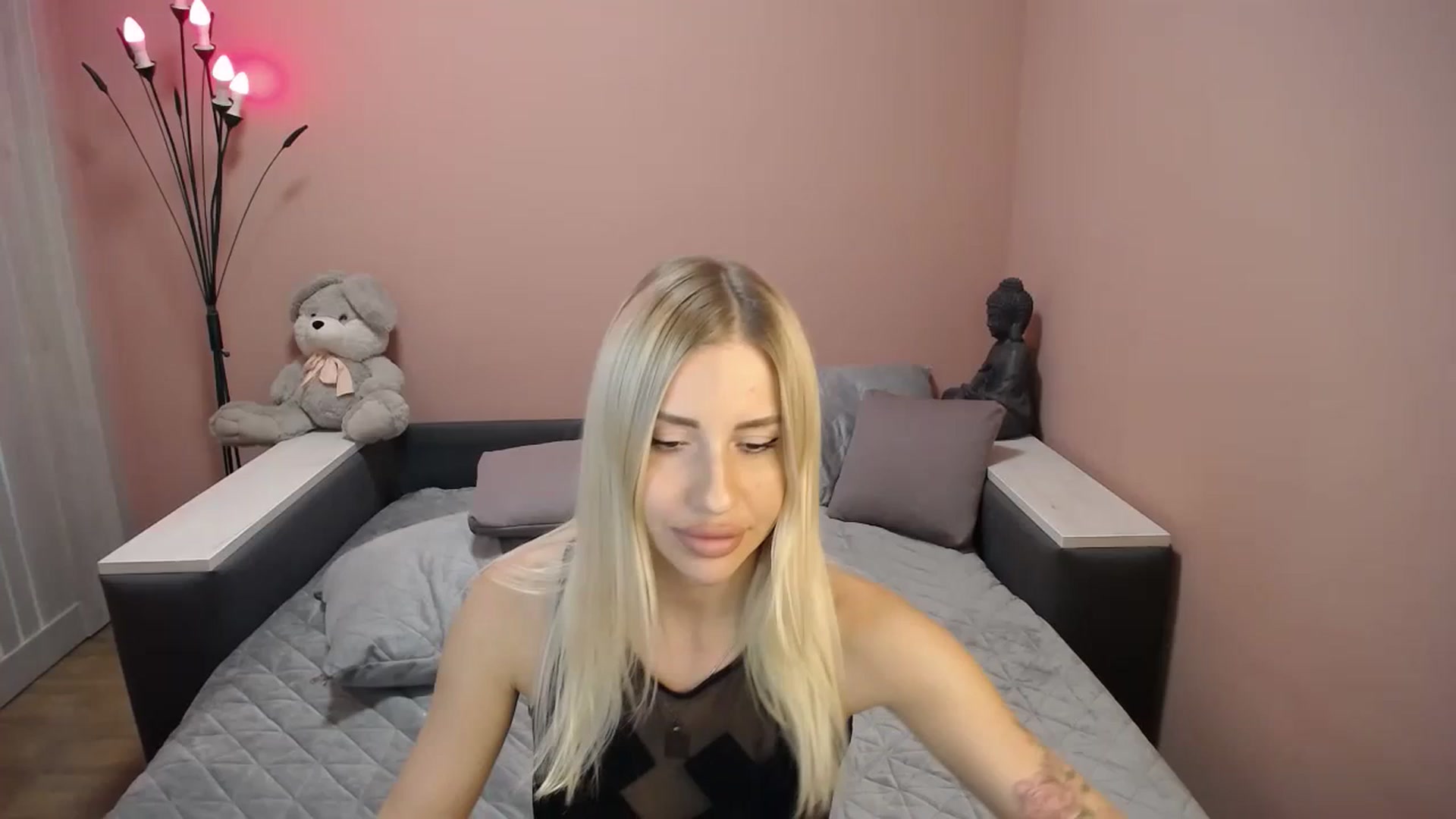Gallery image thumbnail from KimKalash's myfreecams stream on, 08/28/2023, 10:15 image 9 of 20