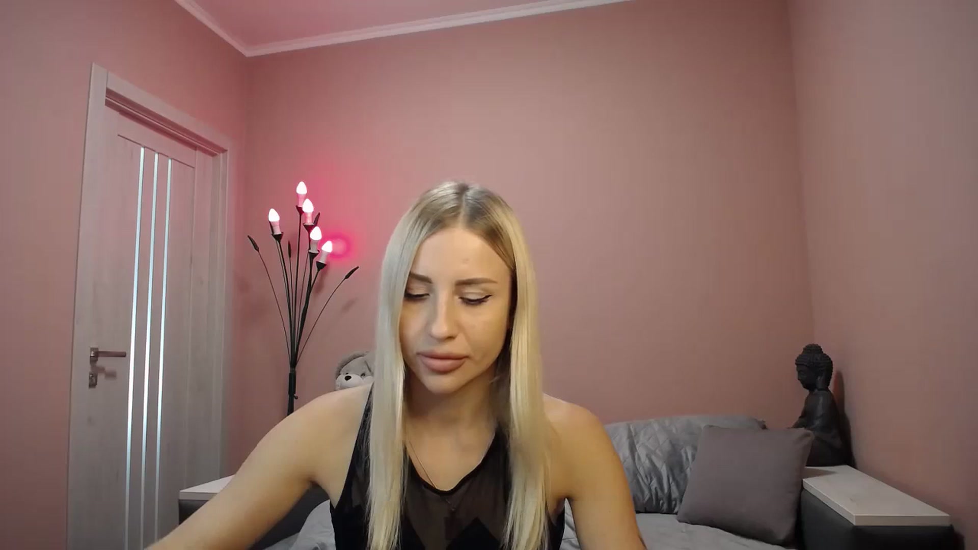 Gallery image thumbnail from KimKalash's myfreecams stream on, 08/28/2023, 10:15 image 3 of 20