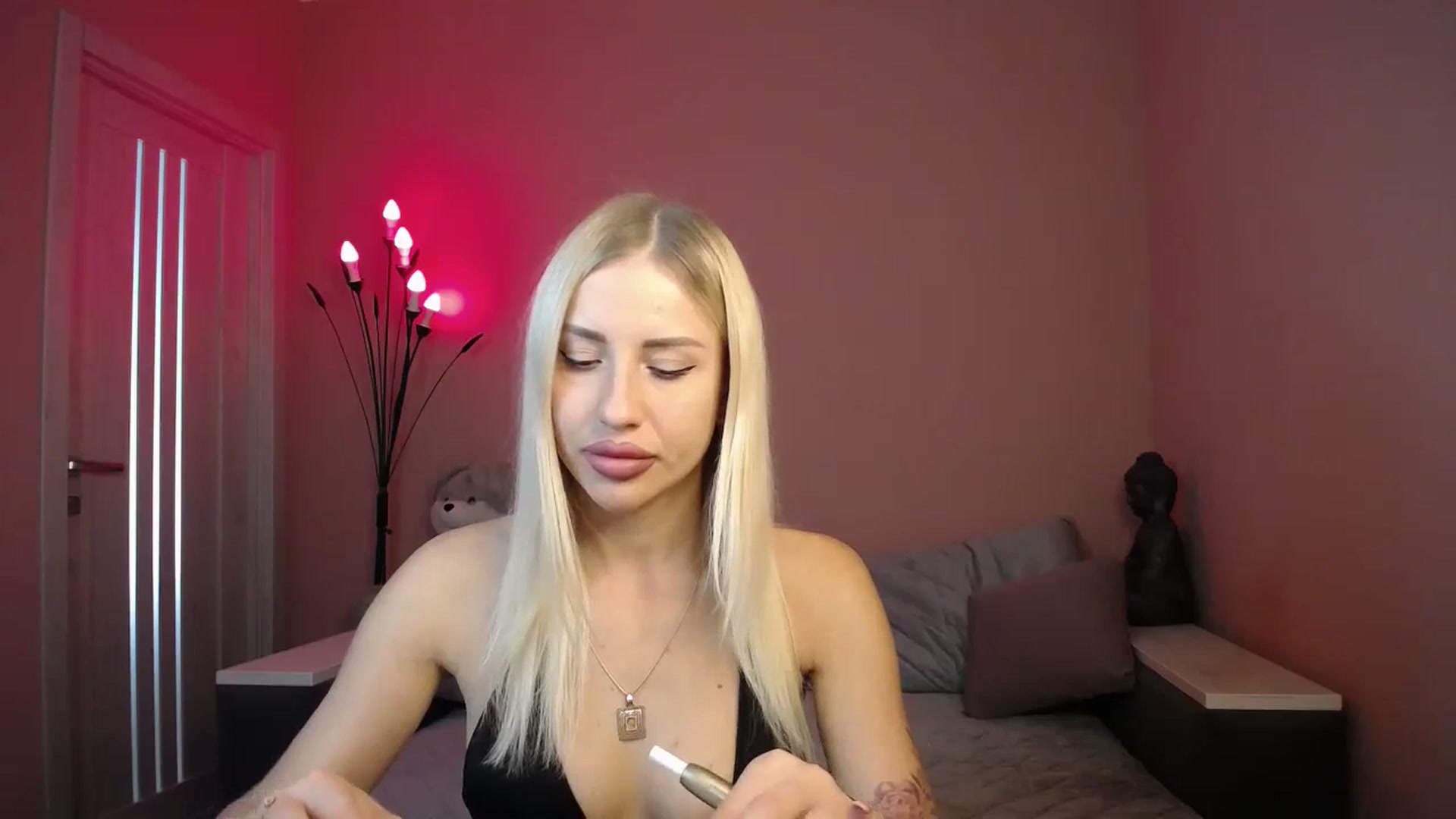 Gallery image thumbnail from KimKalash's myfreecams stream on, 08/30/2023, 08:21 image 10 of 20