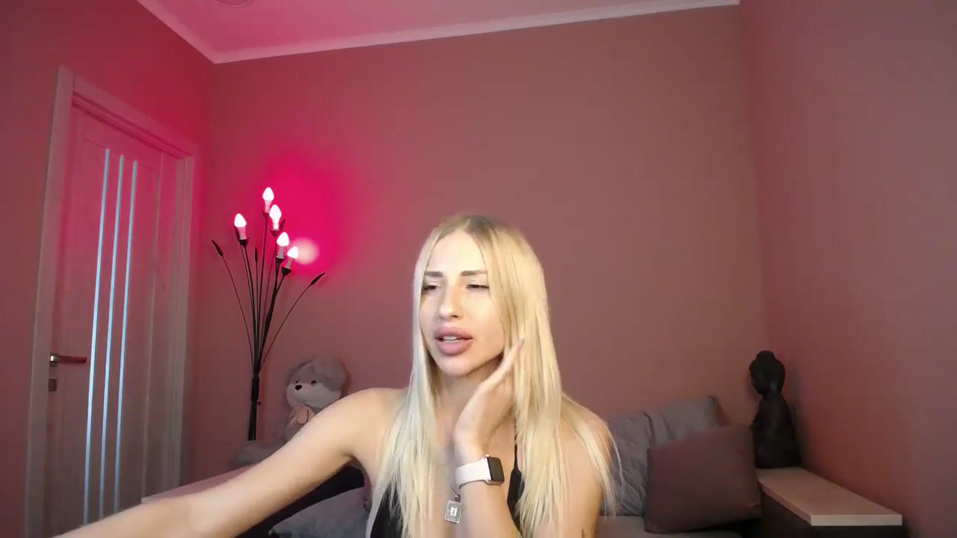 Gallery image thumbnail from KimKalash's myfreecams stream on, 08/30/2023, 11:43 image 18 of 20