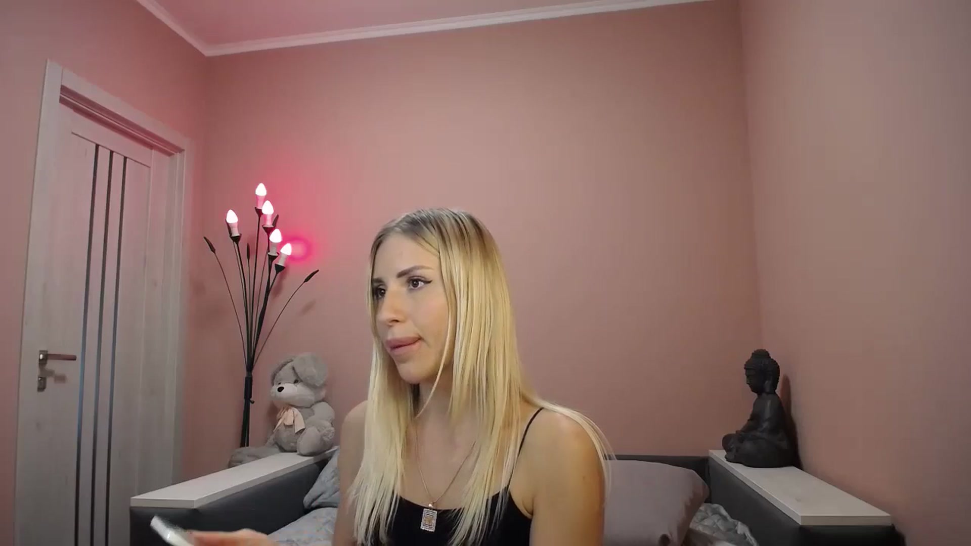 Gallery image thumbnail from KimKalash's myfreecams stream on, 09/04/2023, 13:50 image 17 of 20