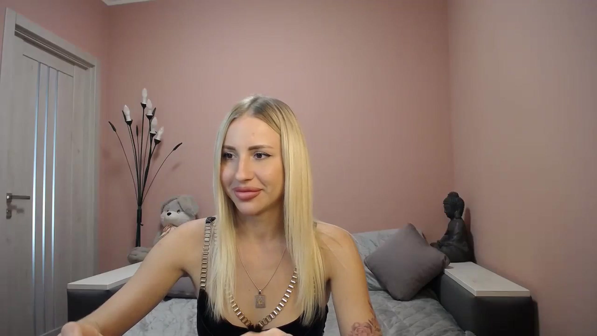 Gallery image thumbnail from KimKalash's myfreecams stream on, 09/08/2023, 09:57 image 9 of 20