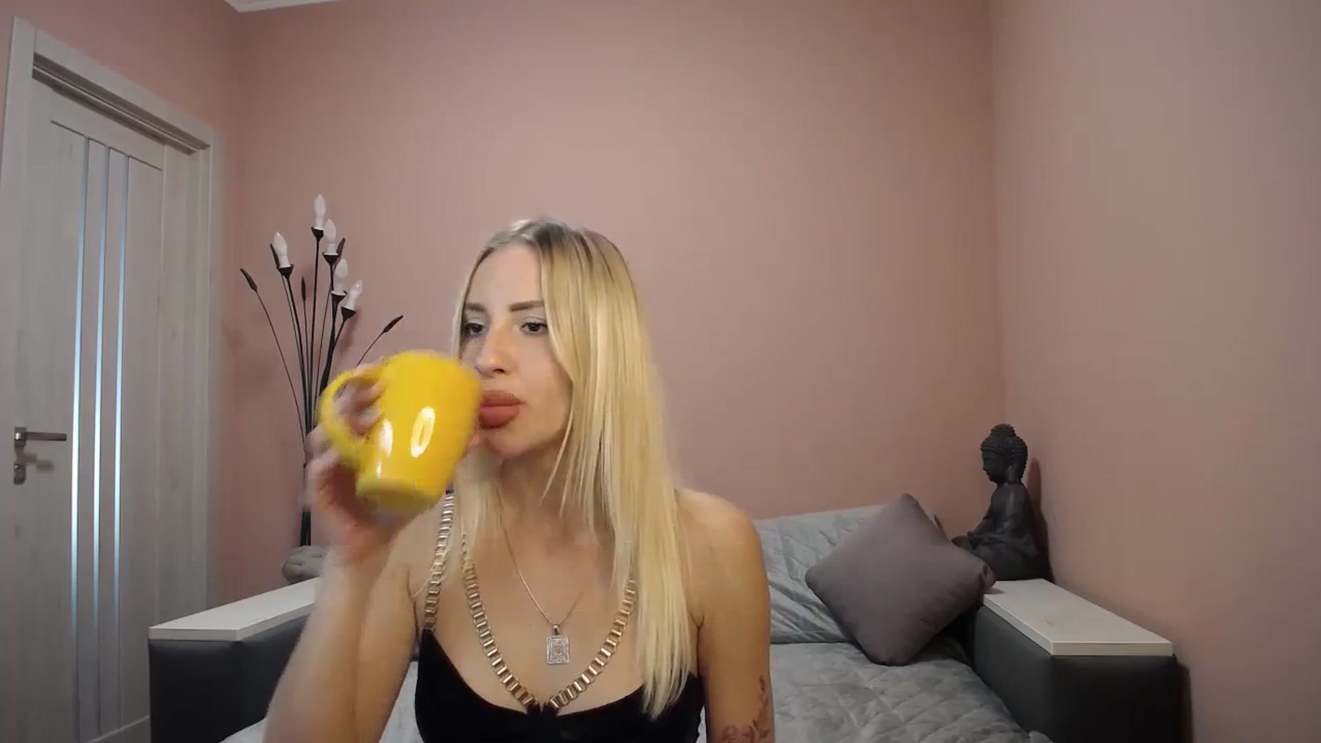 Gallery image thumbnail from KimKalash's myfreecams stream on, 09/08/2023, 09:57 image 14 of 20