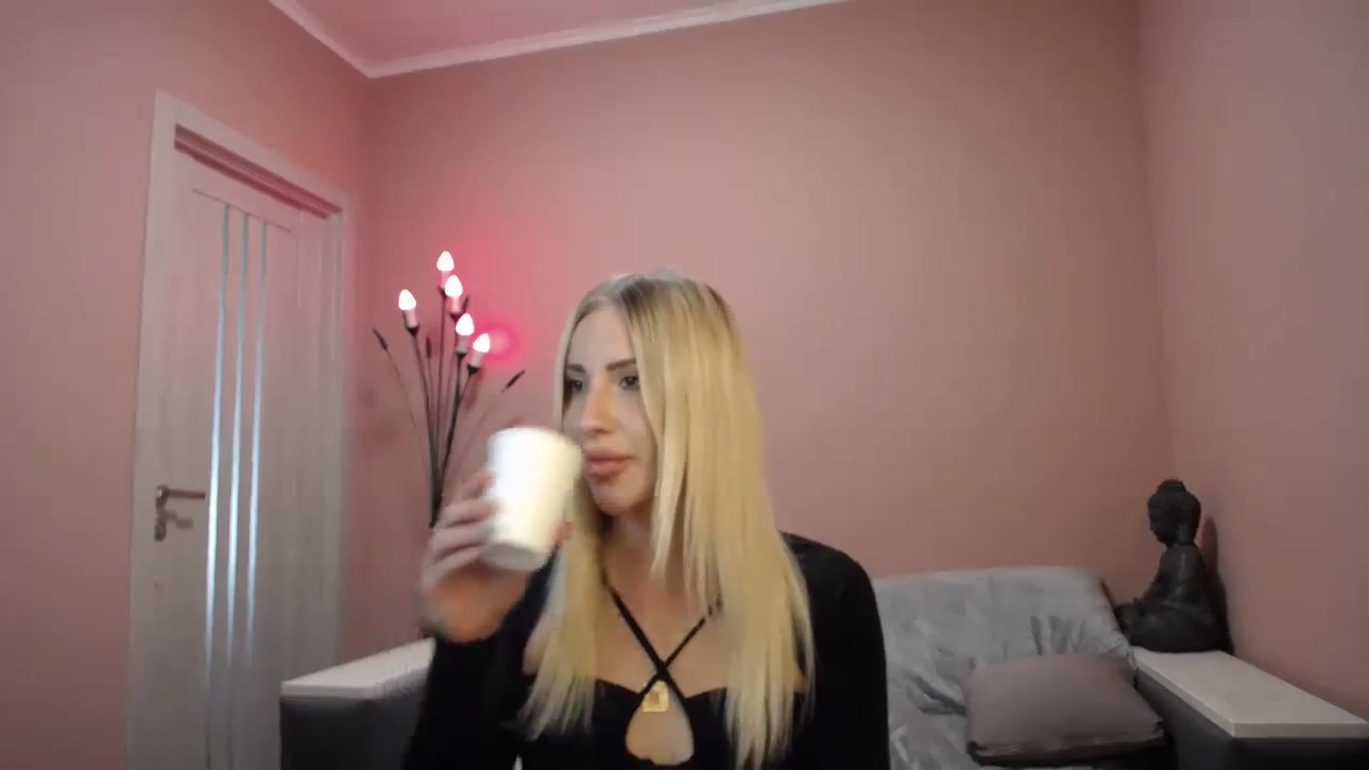 Gallery image thumbnail from KimKalash's myfreecams stream on, 09/11/2023, 10:35 image 3 of 20