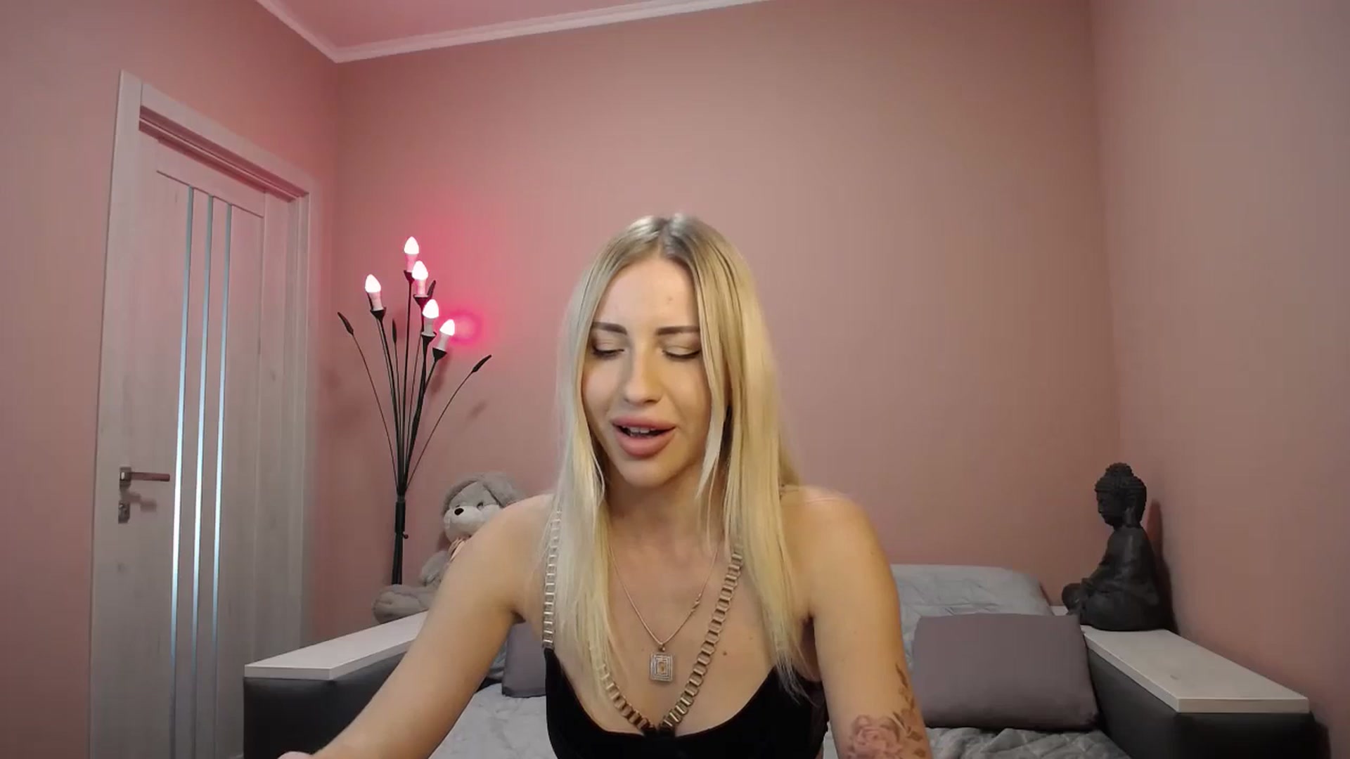 Gallery image thumbnail from KimKalash's myfreecams stream on, 09/17/2023, 10:37 image 14 of 20
