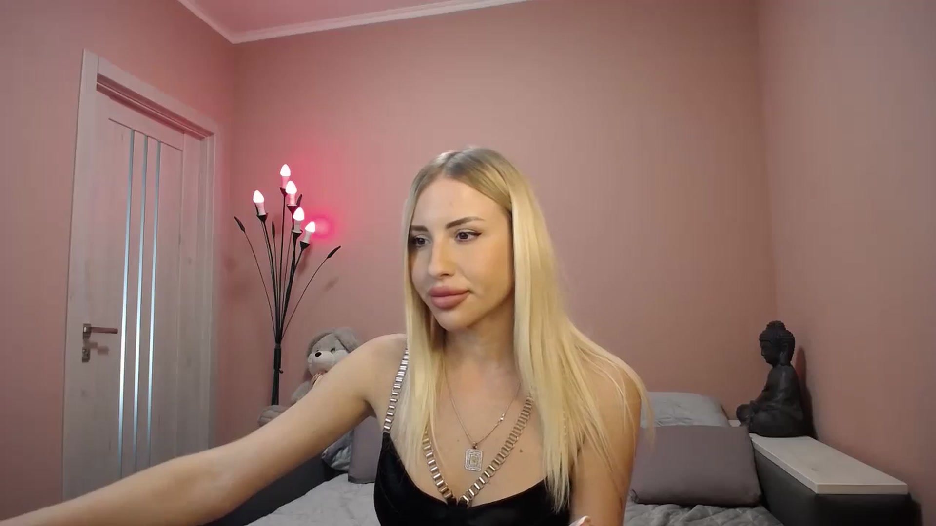 Gallery image thumbnail from KimKalash's myfreecams stream on, 09/17/2023, 10:37 image 12 of 20