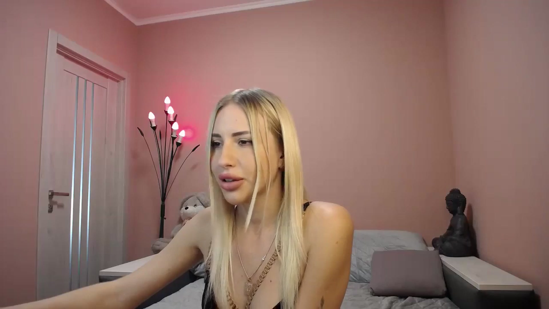 Gallery image thumbnail from KimKalash's myfreecams stream on, 09/17/2023, 10:37 image 6 of 20