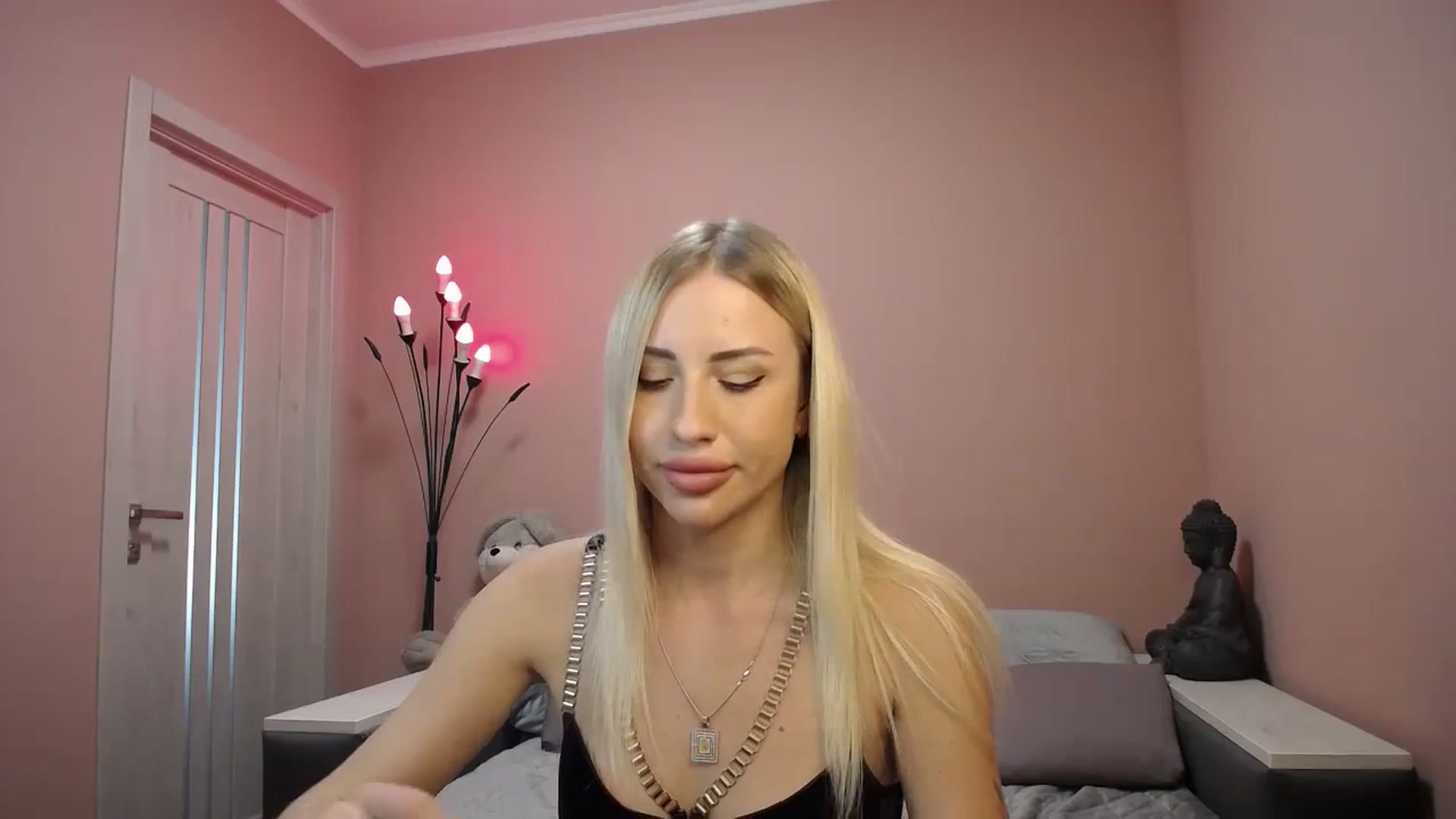 Gallery image thumbnail from KimKalash's myfreecams stream on, 09/17/2023, 10:37 image 11 of 20