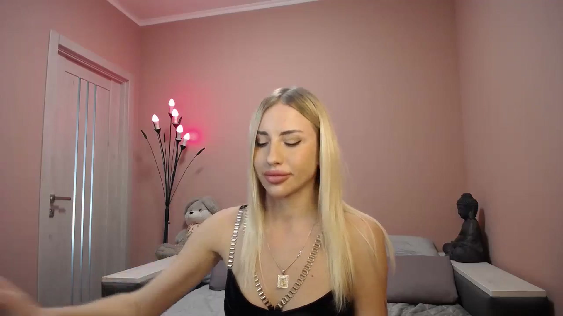 Gallery image thumbnail from KimKalash's myfreecams stream on, 09/17/2023, 10:37 image 13 of 20
