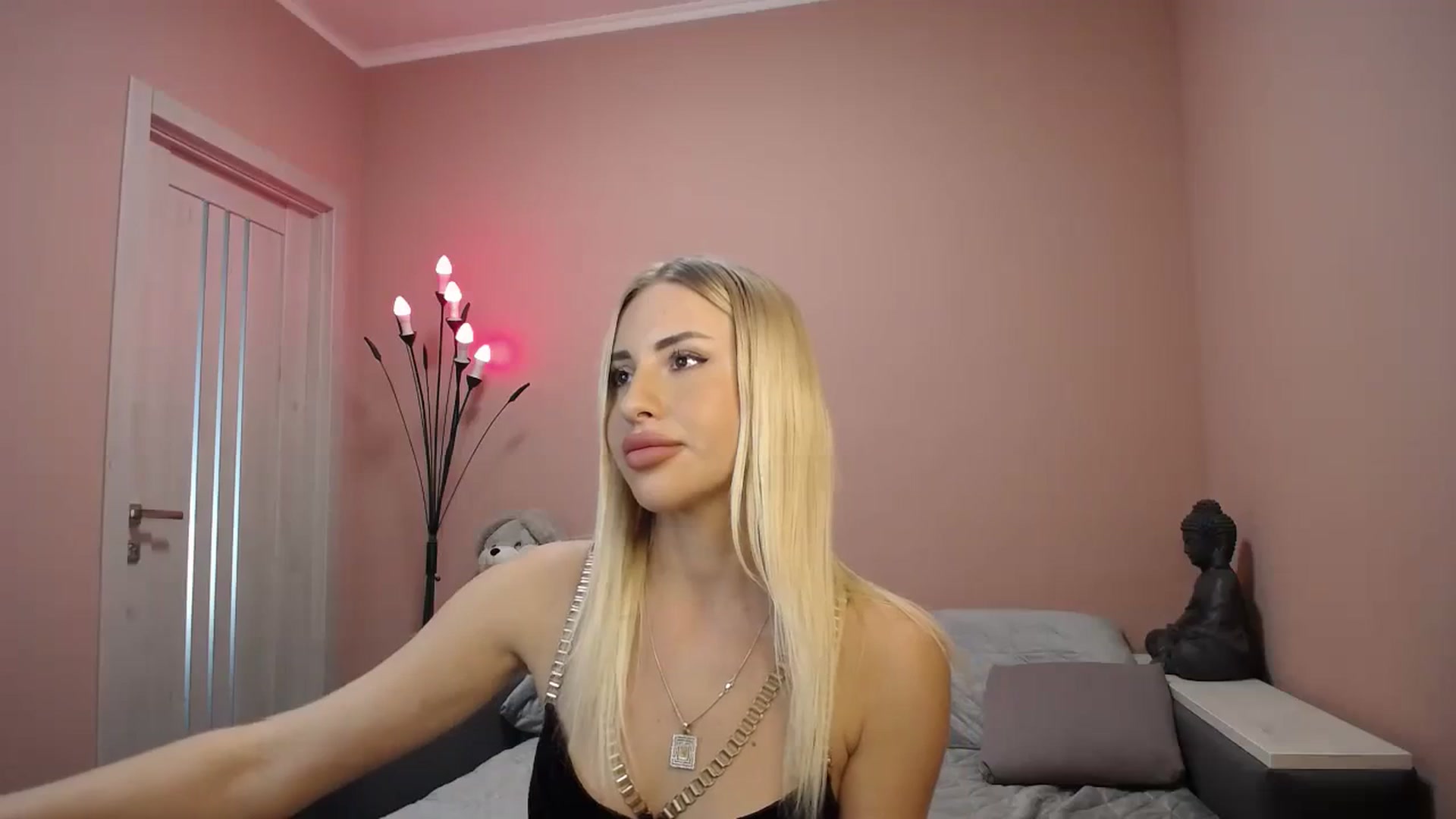 Gallery image thumbnail from KimKalash's myfreecams stream on, 09/17/2023, 10:37 image 19 of 20
