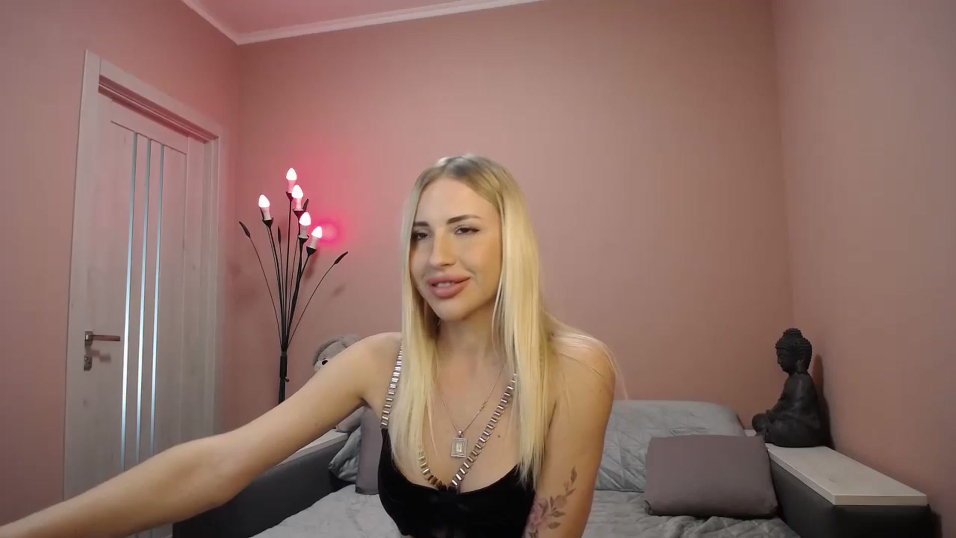 Gallery image thumbnail from KimKalash's myfreecams stream on, 09/17/2023, 10:37 image 9 of 20