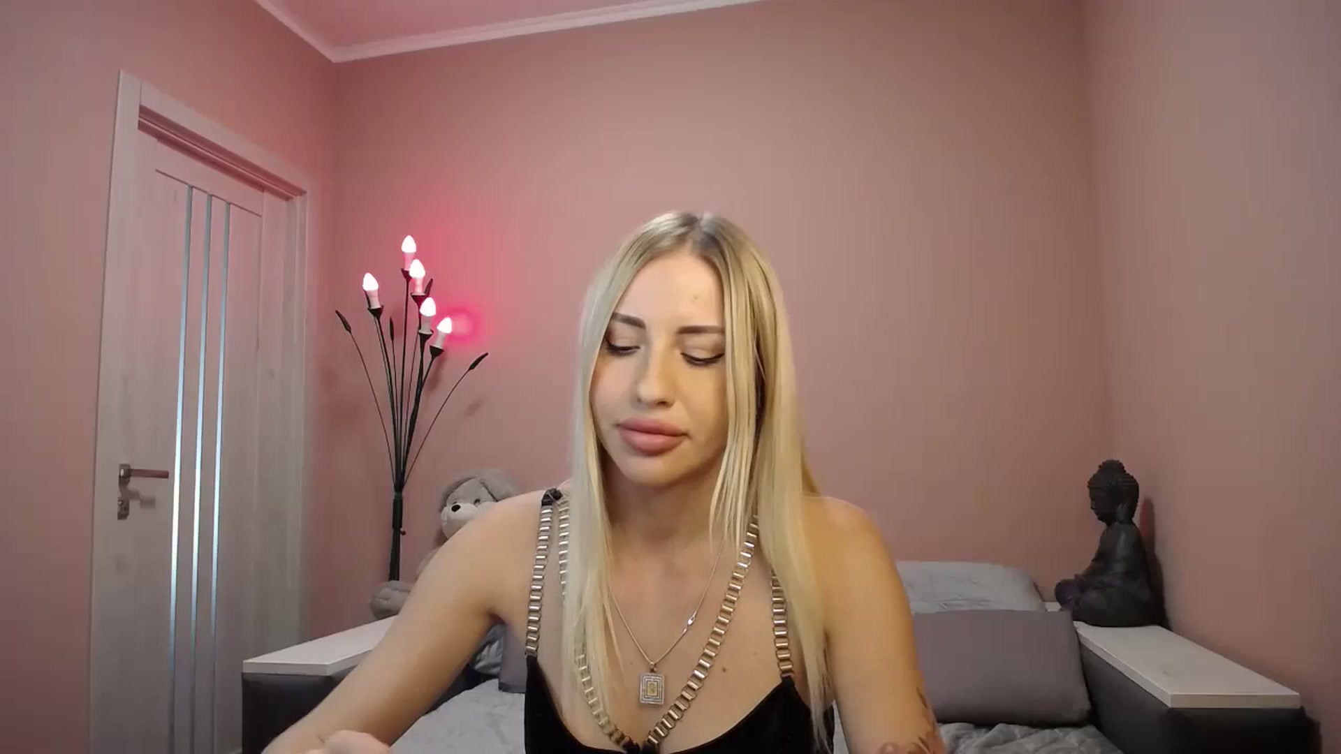 Gallery image thumbnail from KimKalash's myfreecams stream on, 09/17/2023, 10:37 image 7 of 20