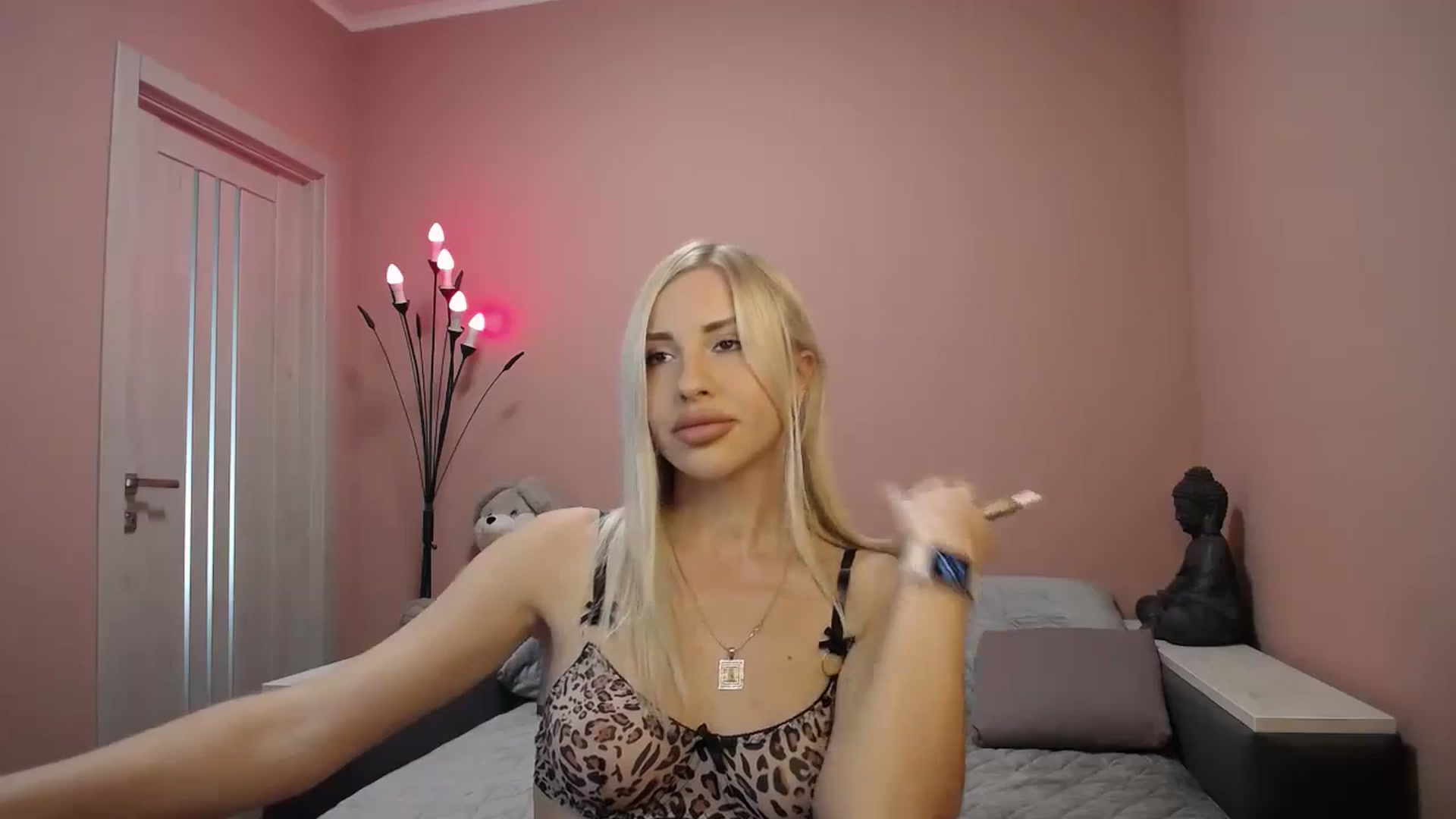 Gallery image thumbnail from KimKalash's myfreecams stream on, 09/19/2023, 09:08 image 2 of 20