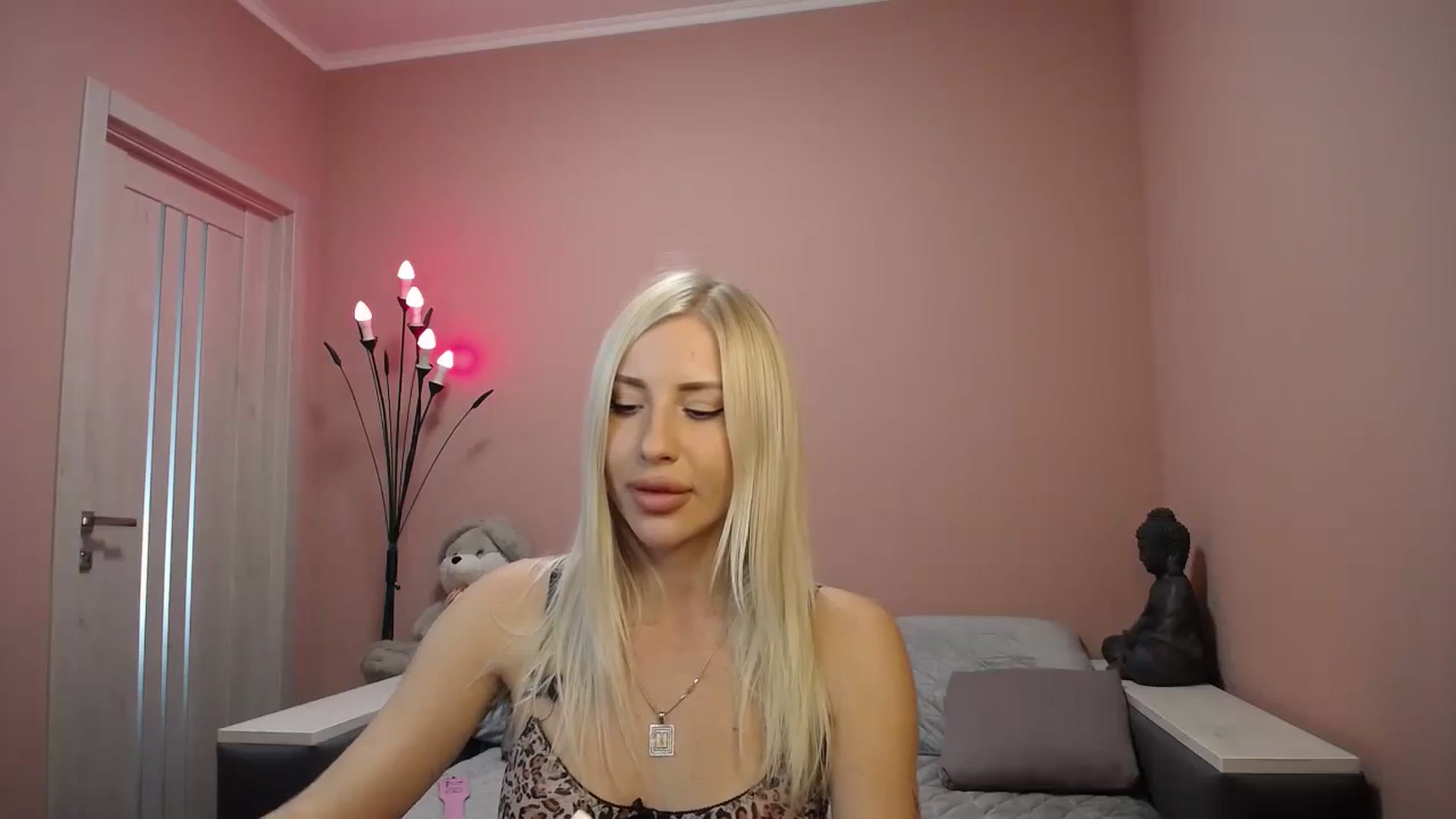 Gallery image thumbnail from KimKalash's myfreecams stream on, 09/19/2023, 09:08 image 13 of 20