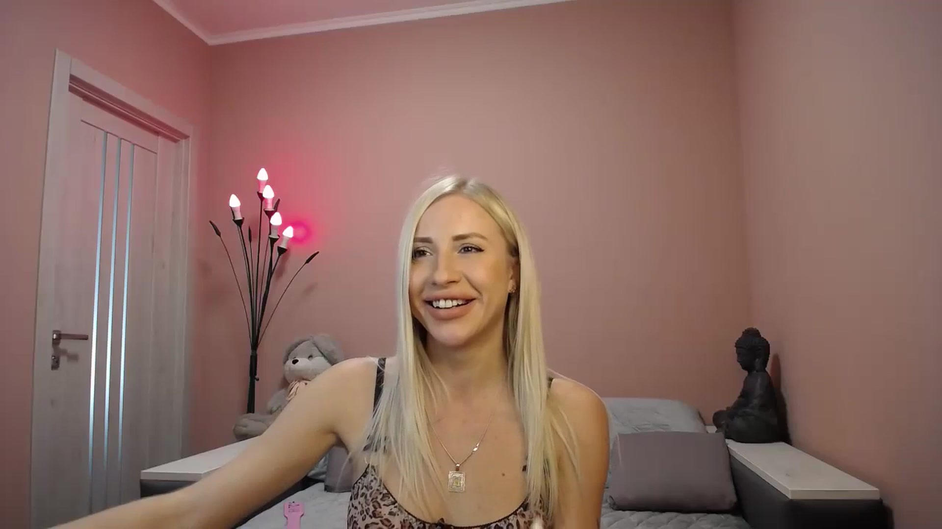Gallery image thumbnail from KimKalash's myfreecams stream on, 09/19/2023, 09:08 image 15 of 20