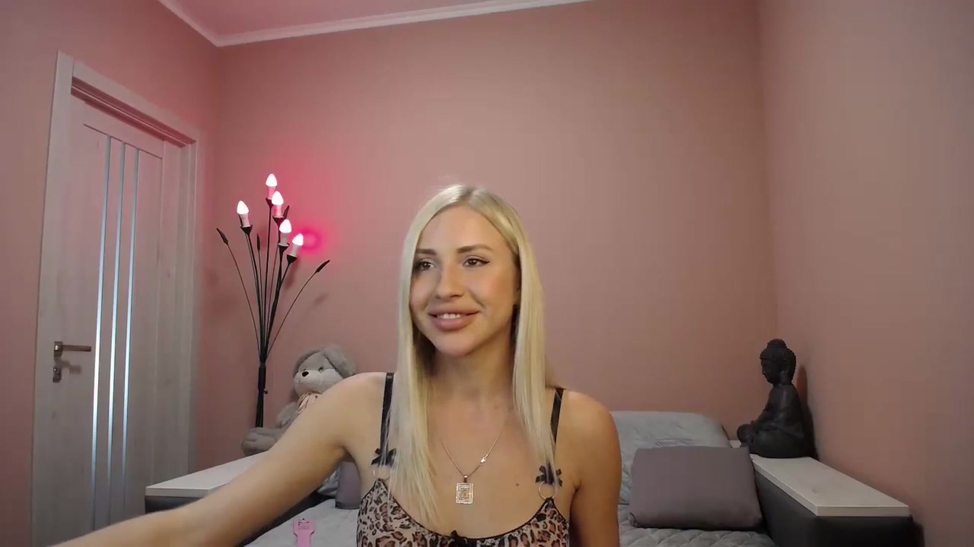 Gallery image thumbnail from KimKalash's myfreecams stream on, 09/19/2023, 09:08 image 16 of 20