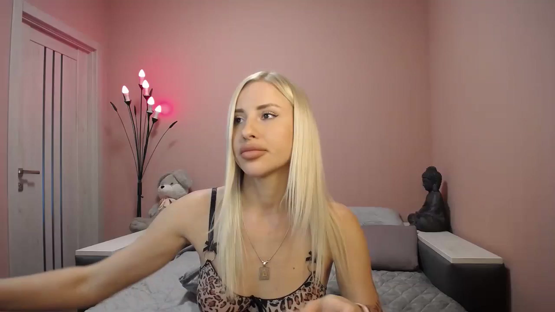 Gallery image thumbnail from KimKalash's myfreecams stream on, 09/19/2023, 12:34 image 1 of 20