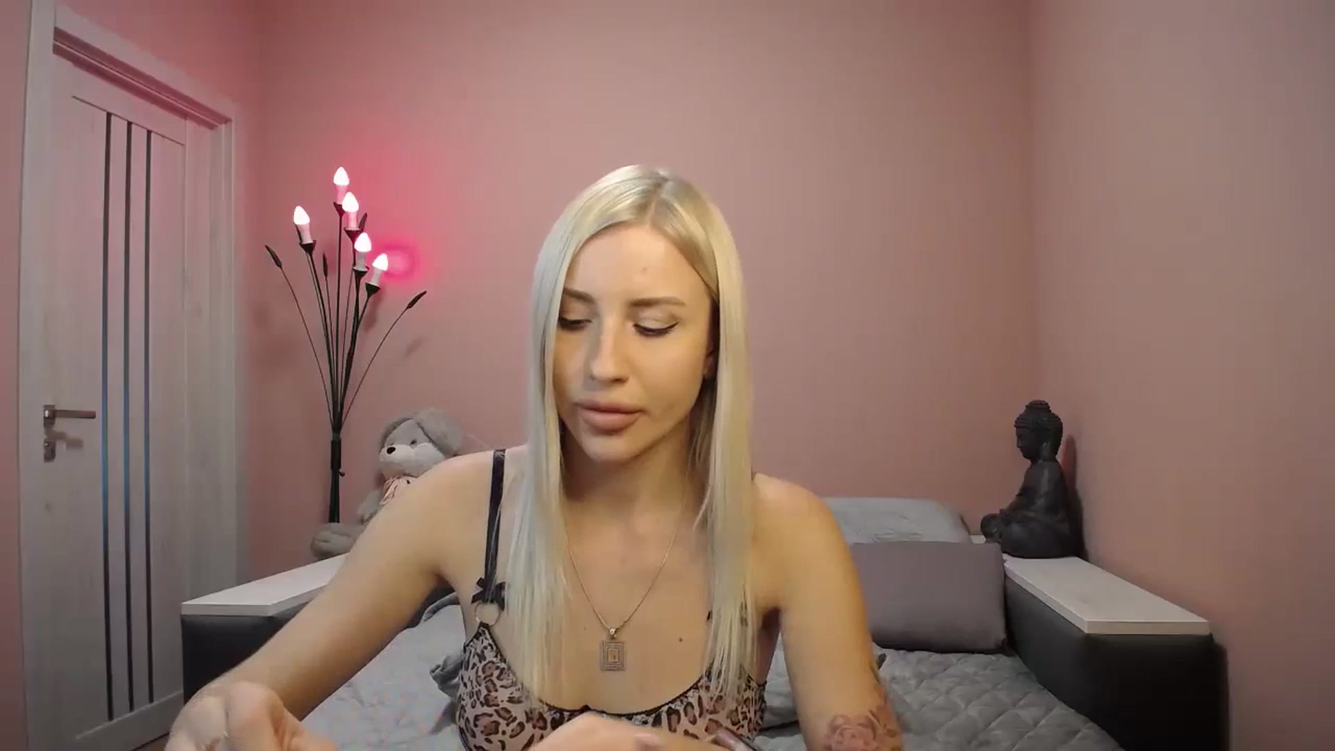 Gallery image thumbnail from KimKalash's myfreecams stream on, 09/19/2023, 12:34 image 3 of 20